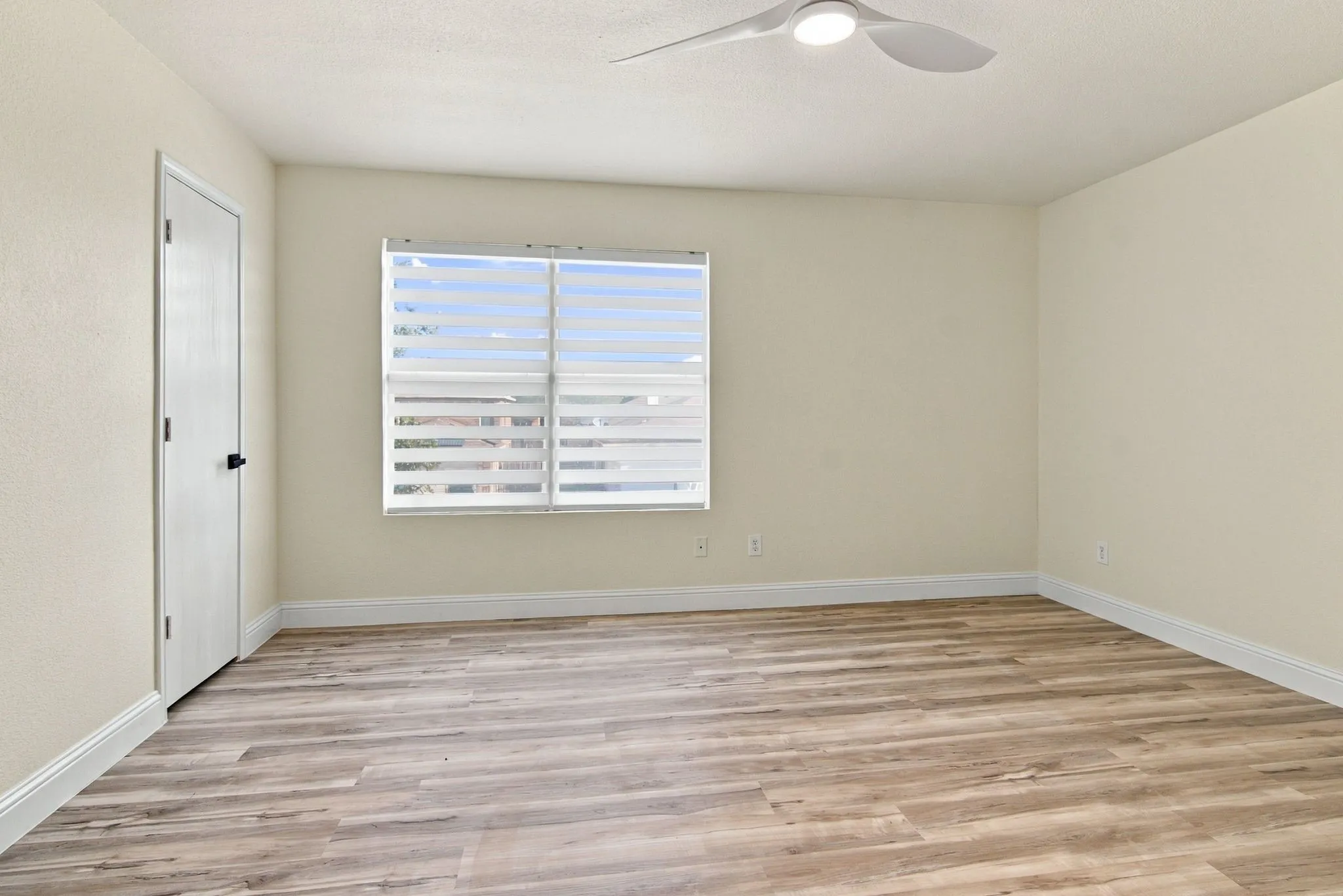 Single Family Residence For Sale in Tarrant County , 717 Redwing Drive, Saginaw, Texas 76131, 4 Bedroom, 3 Bathroom, 2 Garage spaces, 2,206 Sqft, built in 2007, mls#21390646, Real Estate Agent in Saginaw, Homes For Sale in Tarrant county, Homes For Sale in Saginaw, Realtor in Saginaw Texas, Real Estate Brokerage Independent Realty Texas, Luminita Cordes Realtor