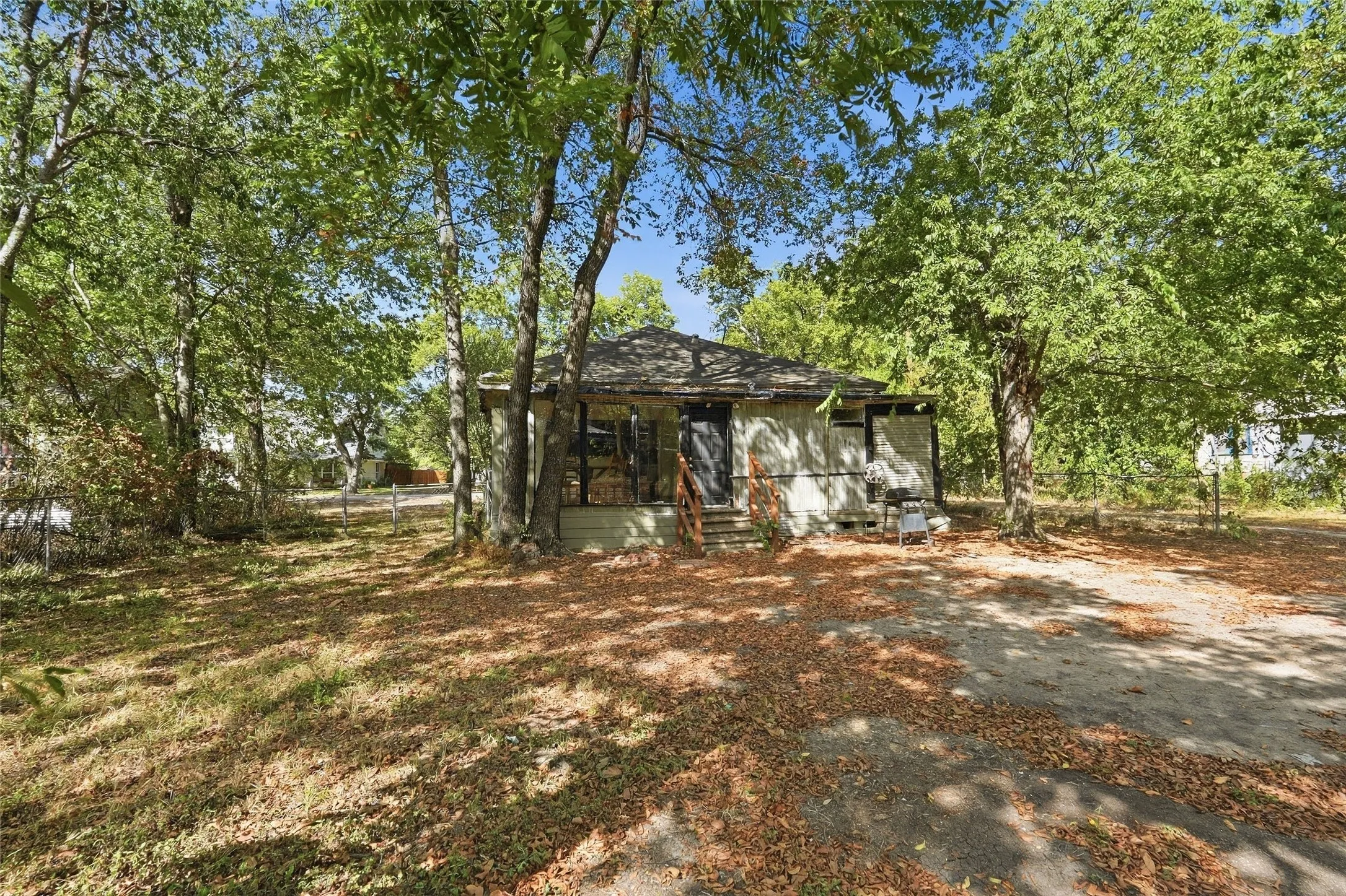 Single Family Residence For Sale in Navarro County , 307 S Goodman, Kerens, Texas 75144, 3 Bedroom, 1 Bathroom, Garage spaces, 1,434 Sqft, built in 2005, mls#21387037, Real Estate Agent in Kerens, Homes For Sale in Navarro county, Homes For Sale in Kerens, Realtor in Kerens Texas, Real Estate Brokerage Independent Realty Texas, Luminita Cordes Realtor