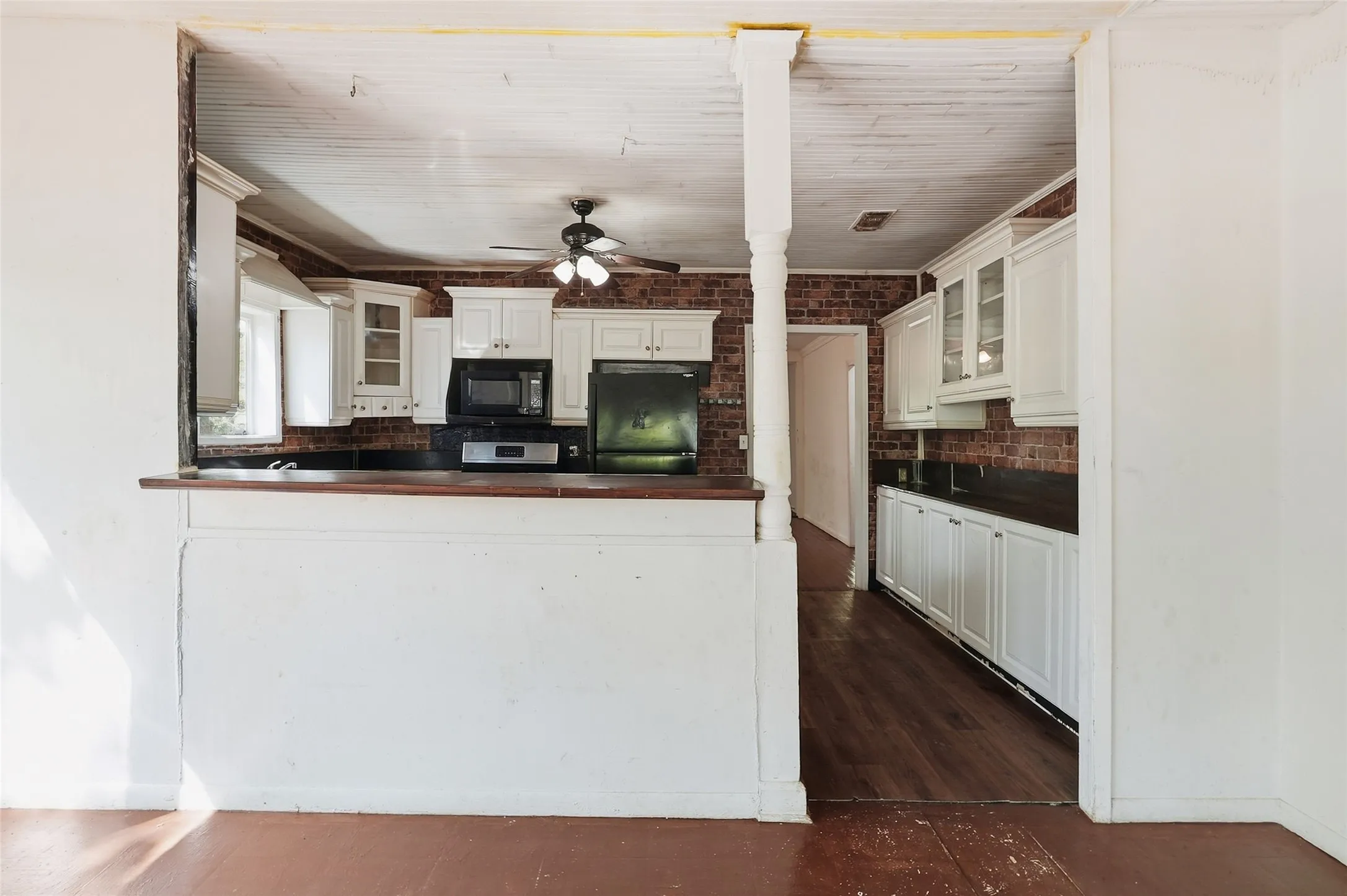 Single Family Residence For Sale in Navarro County , 307 S Goodman, Kerens, Texas 75144, 3 Bedroom, 1 Bathroom, Garage spaces, 1,434 Sqft, built in 2005, mls#21387037, Real Estate Agent in Kerens, Homes For Sale in Navarro county, Homes For Sale in Kerens, Realtor in Kerens Texas, Real Estate Brokerage Independent Realty Texas, Luminita Cordes Realtor