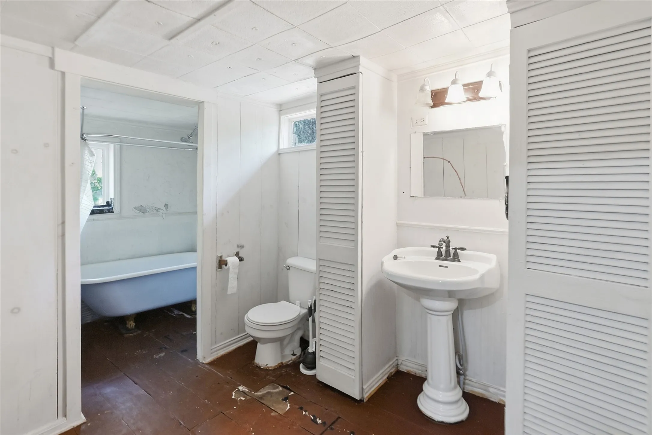 Single Family Residence For Sale in Navarro County , 307 S Goodman, Kerens, Texas 75144, 3 Bedroom, 1 Bathroom, Garage spaces, 1,434 Sqft, built in 2005, mls#21387037, Real Estate Agent in Kerens, Homes For Sale in Navarro county, Homes For Sale in Kerens, Realtor in Kerens Texas, Real Estate Brokerage Independent Realty Texas, Luminita Cordes Realtor