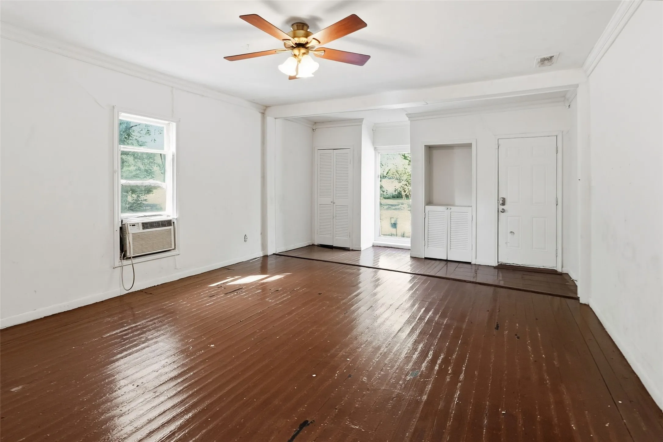 Single Family Residence For Sale in Navarro County , 307 S Goodman, Kerens, Texas 75144, 3 Bedroom, 1 Bathroom, Garage spaces, 1,434 Sqft, built in 2005, mls#21387037, Real Estate Agent in Kerens, Homes For Sale in Navarro county, Homes For Sale in Kerens, Realtor in Kerens Texas, Real Estate Brokerage Independent Realty Texas, Luminita Cordes Realtor