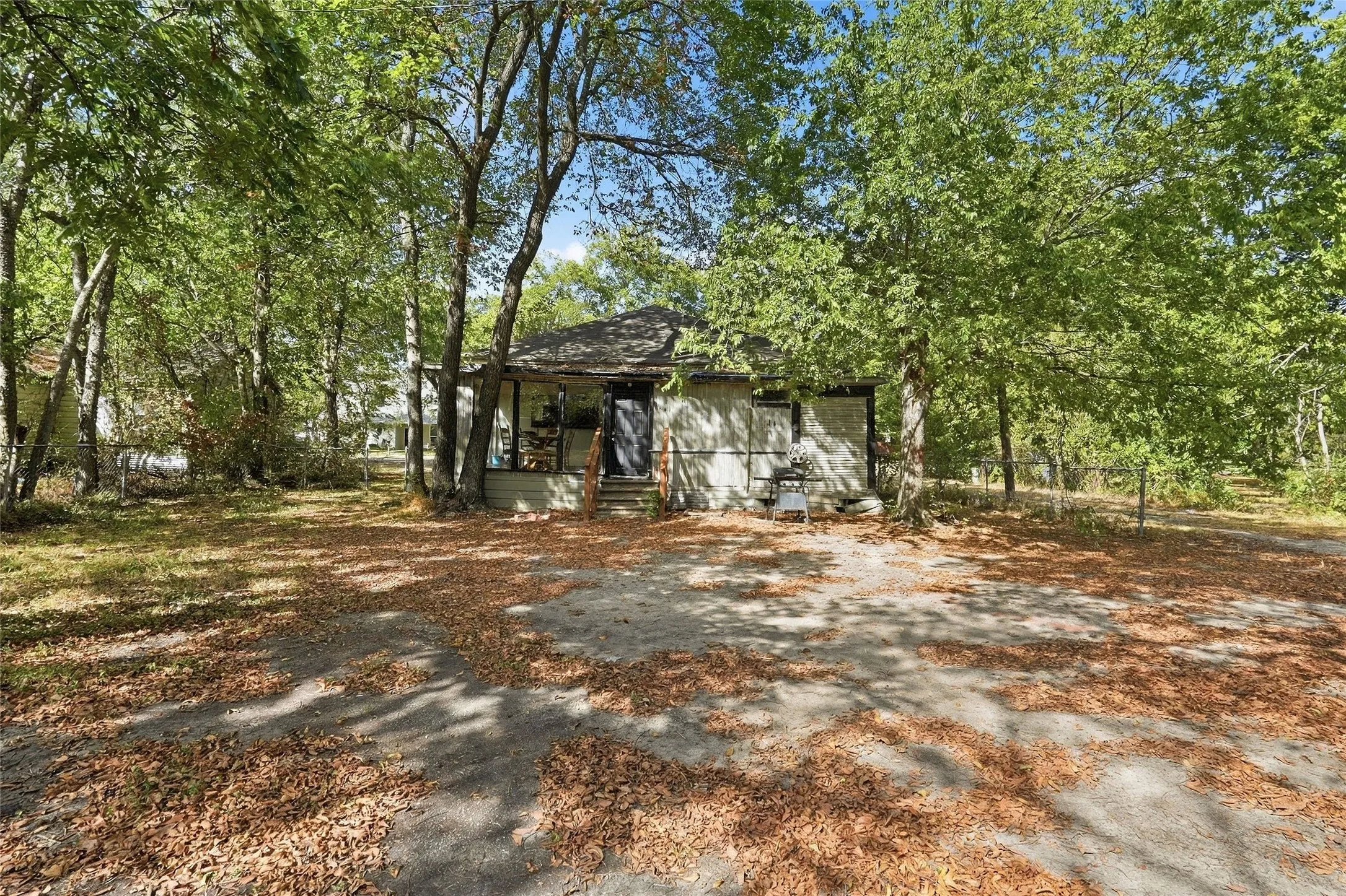 Single Family Residence For Sale in Navarro County , 307 S Goodman, Kerens, Texas 75144, 3 Bedroom, 1 Bathroom, Garage spaces, 1,434 Sqft, built in 2005, mls#21387037, Real Estate Agent in Kerens, Homes For Sale in Navarro county, Homes For Sale in Kerens, Realtor in Kerens Texas, Real Estate Brokerage Independent Realty Texas, Luminita Cordes Realtor