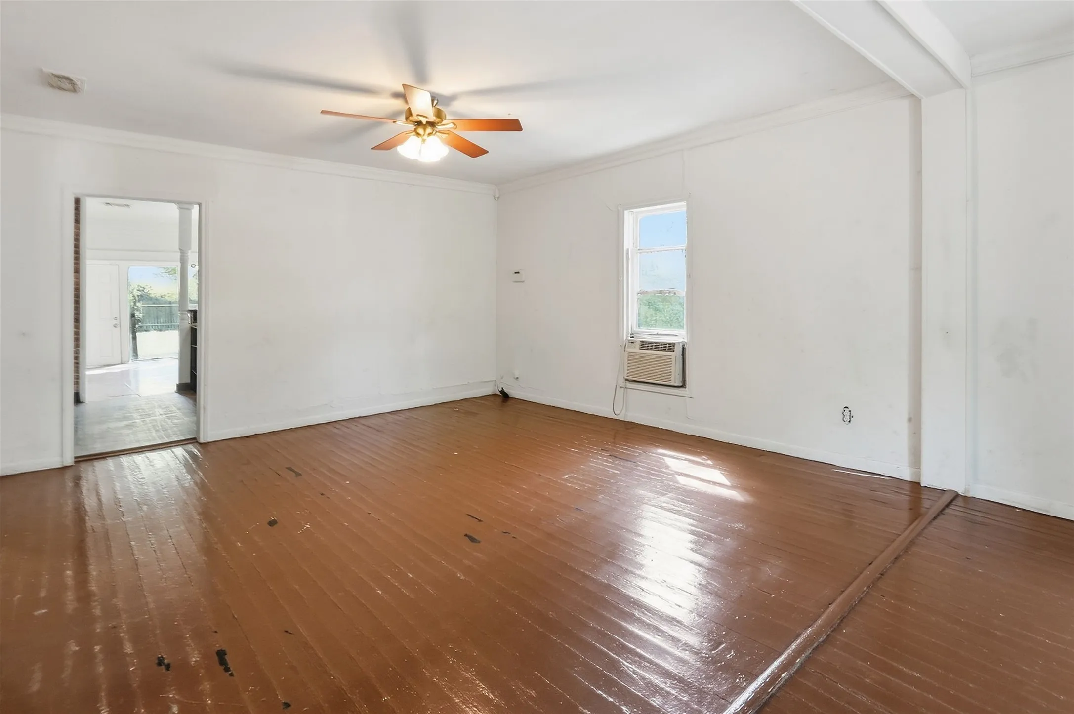 Single Family Residence For Sale in Navarro County , 307 S Goodman, Kerens, Texas 75144, 3 Bedroom, 1 Bathroom, Garage spaces, 1,434 Sqft, built in 2005, mls#21387037, Real Estate Agent in Kerens, Homes For Sale in Navarro county, Homes For Sale in Kerens, Realtor in Kerens Texas, Real Estate Brokerage Independent Realty Texas, Luminita Cordes Realtor