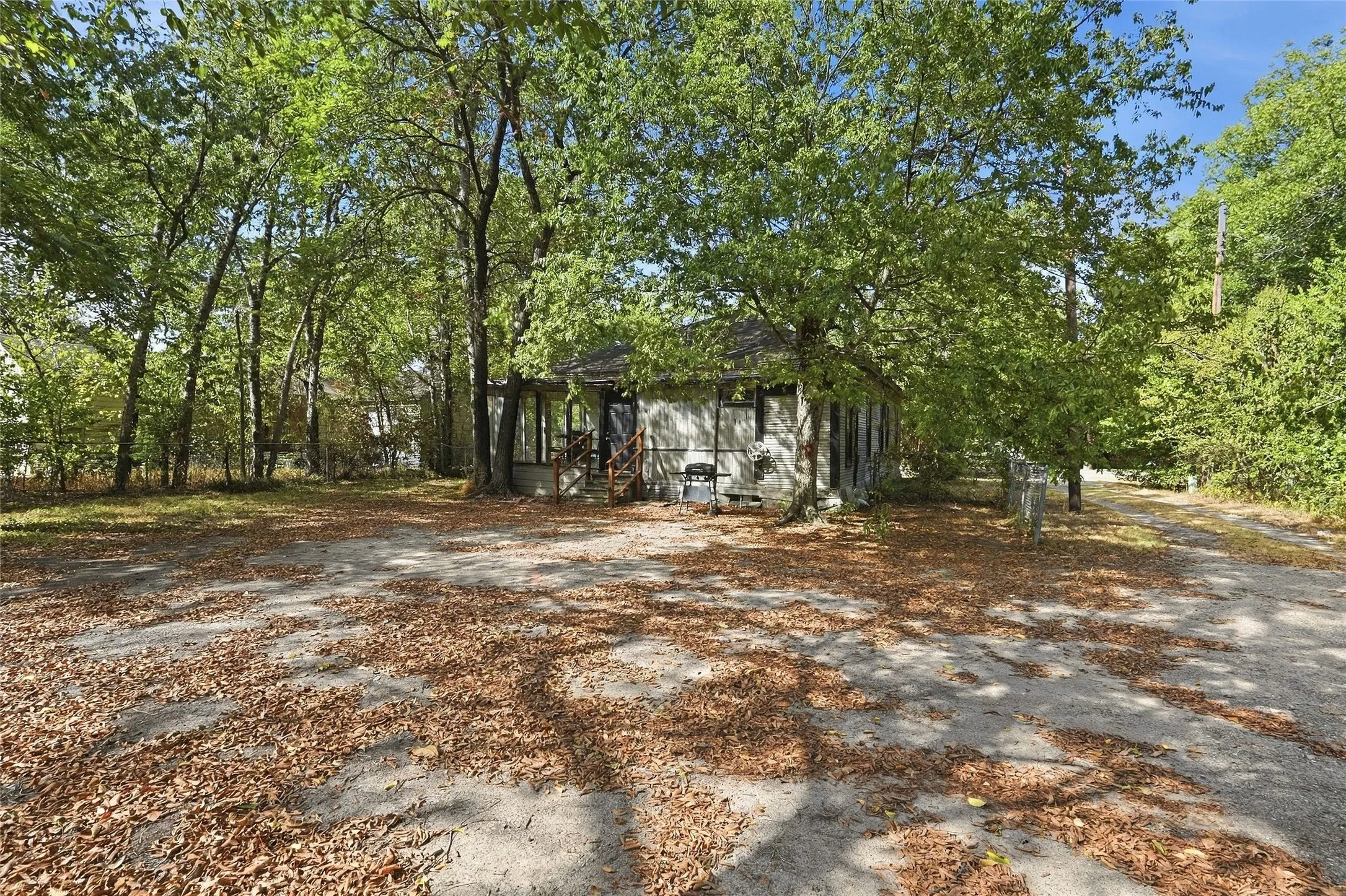 Single Family Residence For Sale in Navarro County , 307 S Goodman, Kerens, Texas 75144, 3 Bedroom, 1 Bathroom, Garage spaces, 1,434 Sqft, built in 2005, mls#21387037, Real Estate Agent in Kerens, Homes For Sale in Navarro county, Homes For Sale in Kerens, Realtor in Kerens Texas, Real Estate Brokerage Independent Realty Texas, Luminita Cordes Realtor