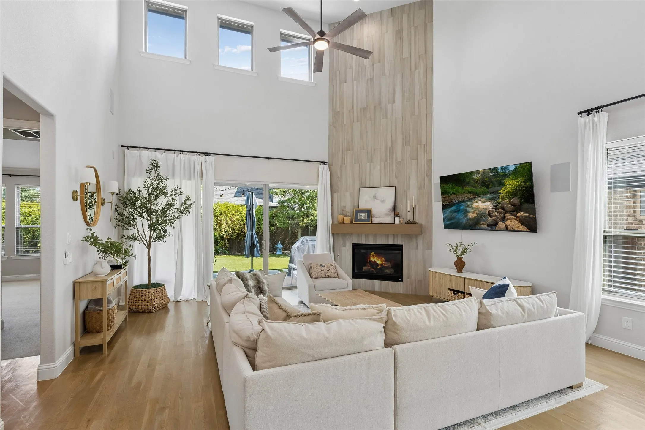 Single Family Residence For Sale in Collin County , 2309 Leslie Lane, Mc Kinney, Texas 75072, 5 Bedroom, 4 Bathroom, 2 Garage spaces, 3,997 Sqft, built in 2016, mls#21390689, Real Estate Agent in Mc Kinney, Homes For Sale in Collin county, Homes For Sale in Mc Kinney, Realtor in Mc Kinney Texas, Real Estate Brokerage Independent Realty Texas, Luminita Cordes Realtor