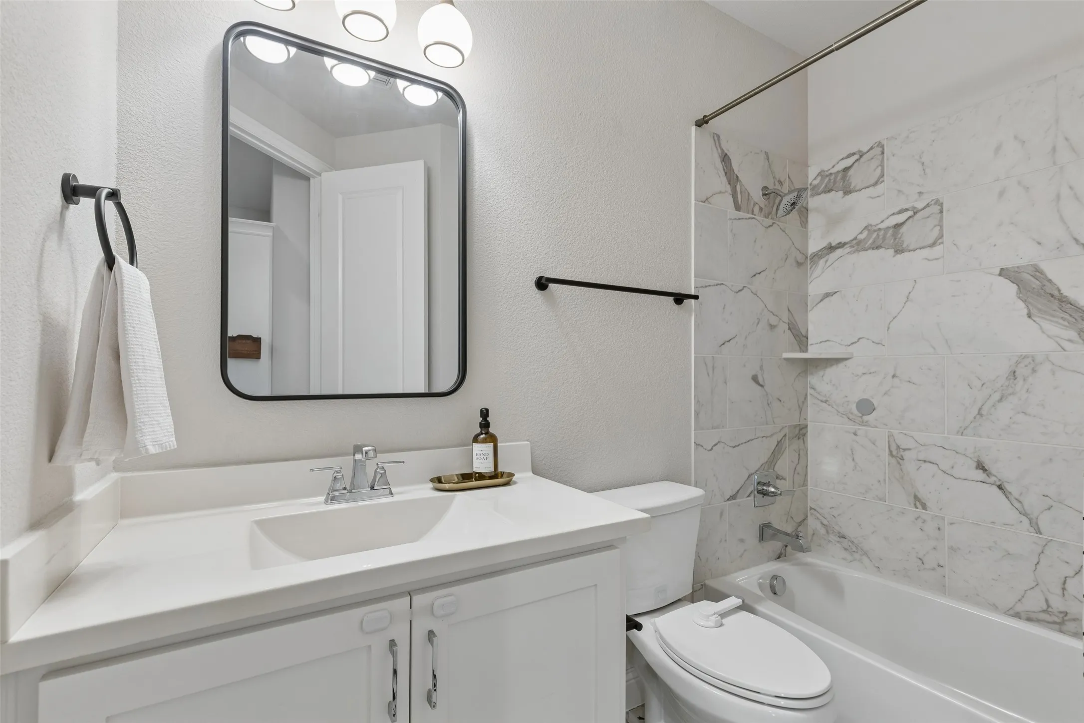 Single Family Residence For Sale in Collin County , 2309 Leslie Lane, Mc Kinney, Texas 75072, 5 Bedroom, 4 Bathroom, 2 Garage spaces, 3,997 Sqft, built in 2016, mls#21390689, Real Estate Agent in Mc Kinney, Homes For Sale in Collin county, Homes For Sale in Mc Kinney, Realtor in Mc Kinney Texas, Real Estate Brokerage Independent Realty Texas, Luminita Cordes Realtor