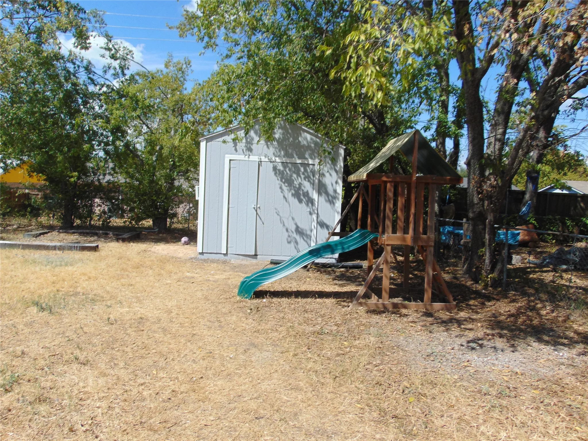 Single Family Residence For Sale in Dallas County , 1224 Mars Drive, Cedar Hill, Texas 75104, 4 Bedroom, 2 Bathroom, Garage spaces, 1,440 Sqft, built in 1975, mls#21371389, Real Estate Agent in Cedar Hill, Homes For Sale in Dallas county, Homes For Sale in Cedar Hill, Realtor in Cedar Hill Texas, Real Estate Brokerage Independent Realty Texas, Luminita Cordes Realtor