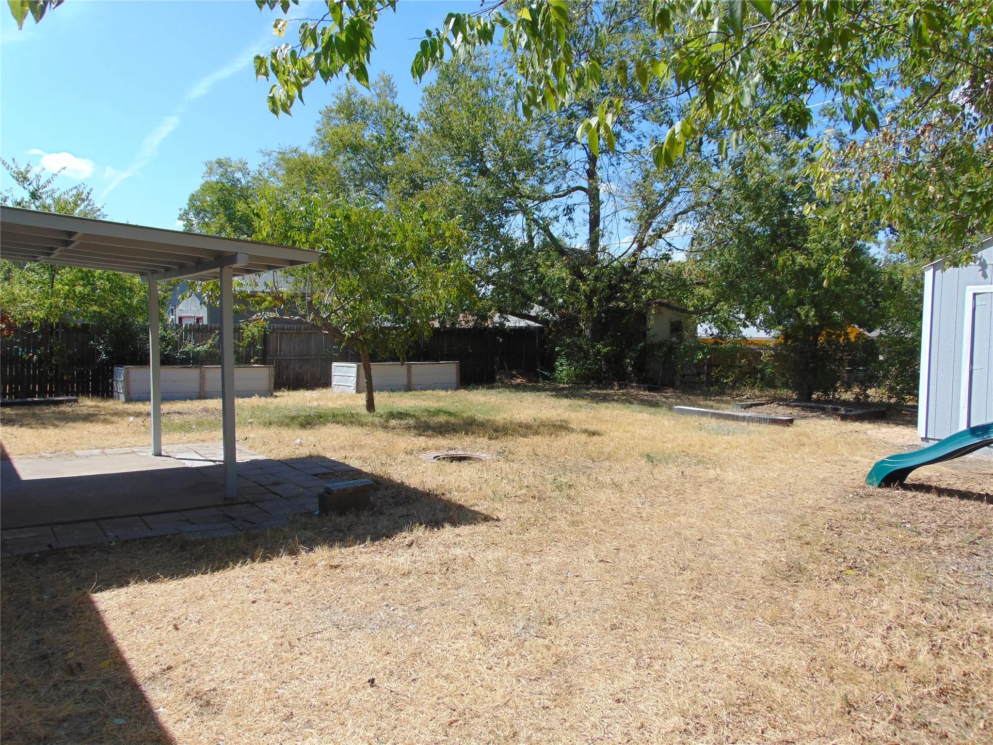 Single Family Residence For Sale in Dallas County , 1224 Mars Drive, Cedar Hill, Texas 75104, 4 Bedroom, 2 Bathroom, Garage spaces, 1,440 Sqft, built in 1975, mls#21371389, Real Estate Agent in Cedar Hill, Homes For Sale in Dallas county, Homes For Sale in Cedar Hill, Realtor in Cedar Hill Texas, Real Estate Brokerage Independent Realty Texas, Luminita Cordes Realtor