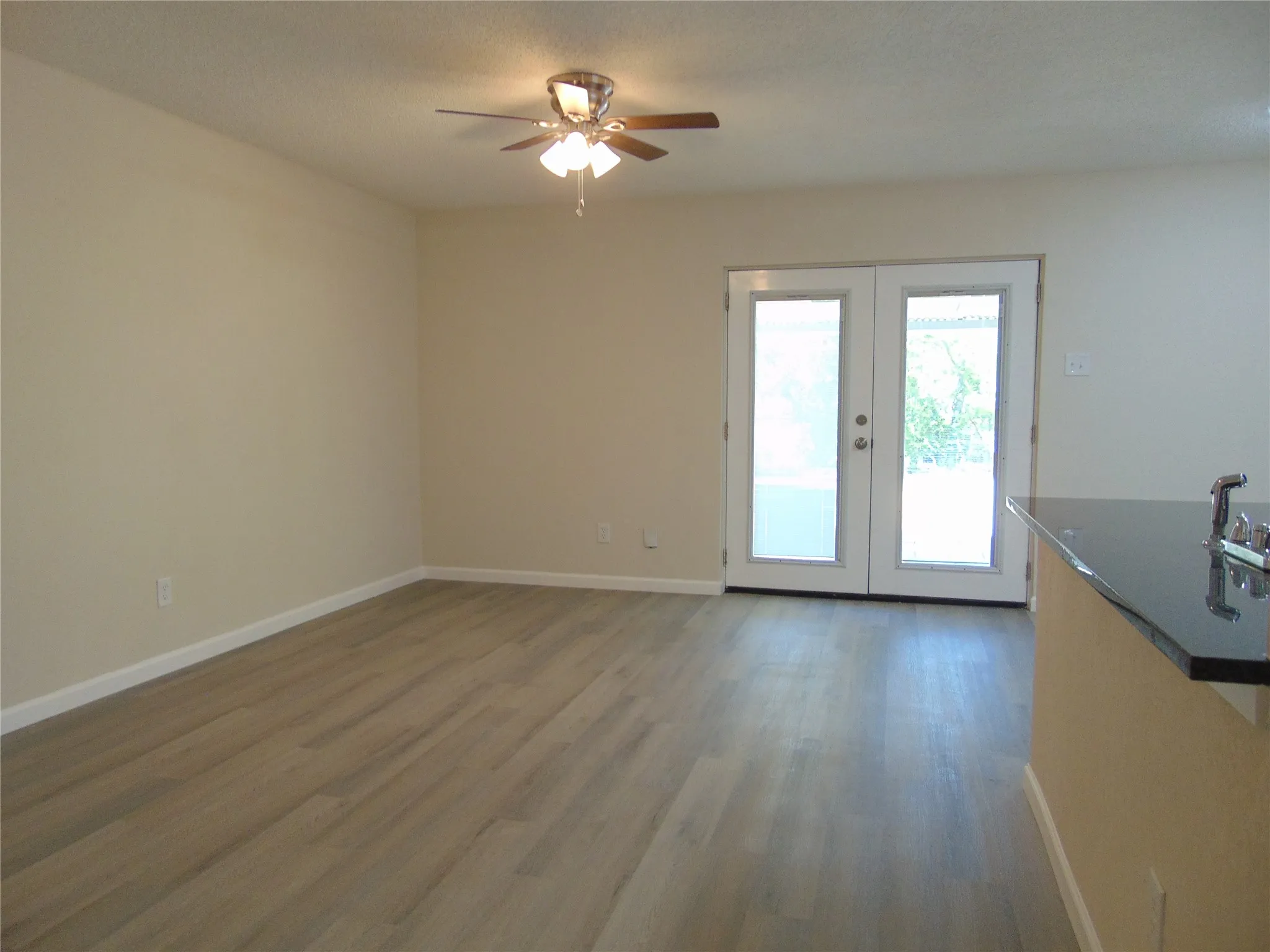Single Family Residence For Sale in Dallas County , 1224 Mars Drive, Cedar Hill, Texas 75104, 4 Bedroom, 2 Bathroom, Garage spaces, 1,440 Sqft, built in 1975, mls#21371389, Real Estate Agent in Cedar Hill, Homes For Sale in Dallas county, Homes For Sale in Cedar Hill, Realtor in Cedar Hill Texas, Real Estate Brokerage Independent Realty Texas, Luminita Cordes Realtor