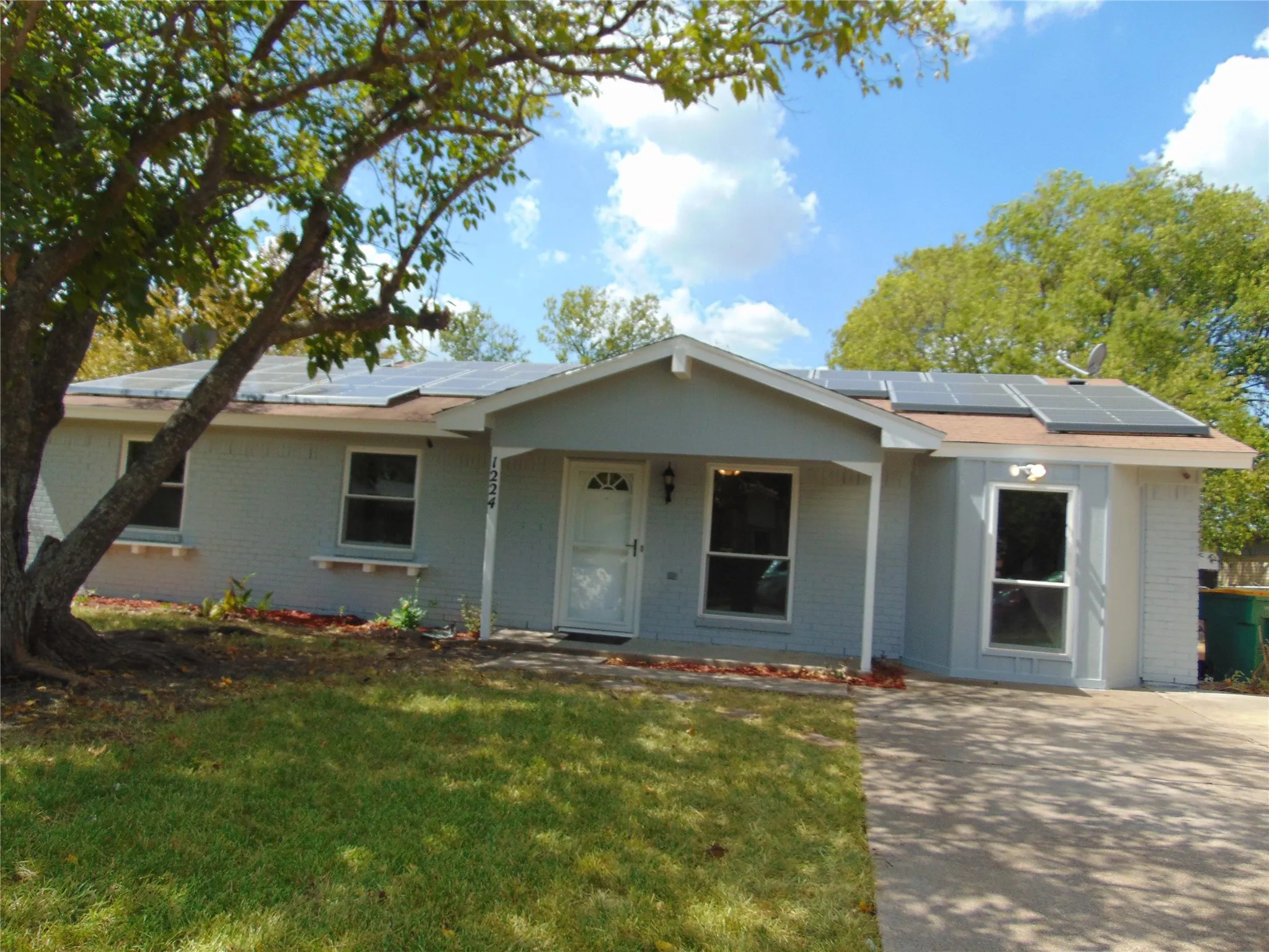 Single Family Residence For Sale in Dallas County , 1224 Mars Drive, Cedar Hill, Texas 75104, 4 Bedroom, 2 Bathroom, Garage spaces, 1,440 Sqft, built in 1975, mls#21371389, Real Estate Agent in Cedar Hill, Homes For Sale in Dallas county, Homes For Sale in Cedar Hill, Realtor in Cedar Hill Texas, Real Estate Brokerage Independent Realty Texas, Luminita Cordes Realtor