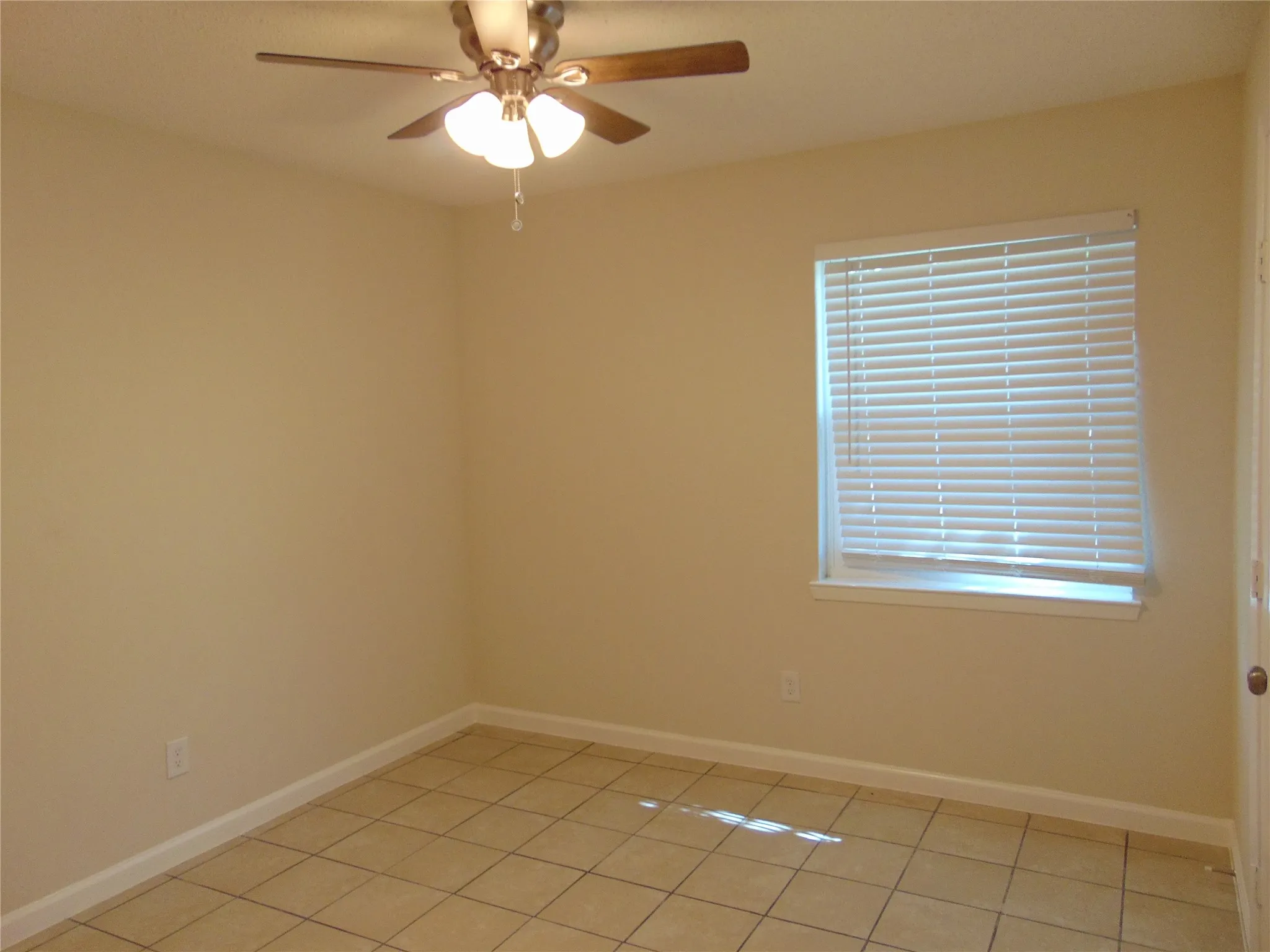 Single Family Residence For Sale in Dallas County , 1224 Mars Drive, Cedar Hill, Texas 75104, 4 Bedroom, 2 Bathroom, Garage spaces, 1,440 Sqft, built in 1975, mls#21371389, Real Estate Agent in Cedar Hill, Homes For Sale in Dallas county, Homes For Sale in Cedar Hill, Realtor in Cedar Hill Texas, Real Estate Brokerage Independent Realty Texas, Luminita Cordes Realtor