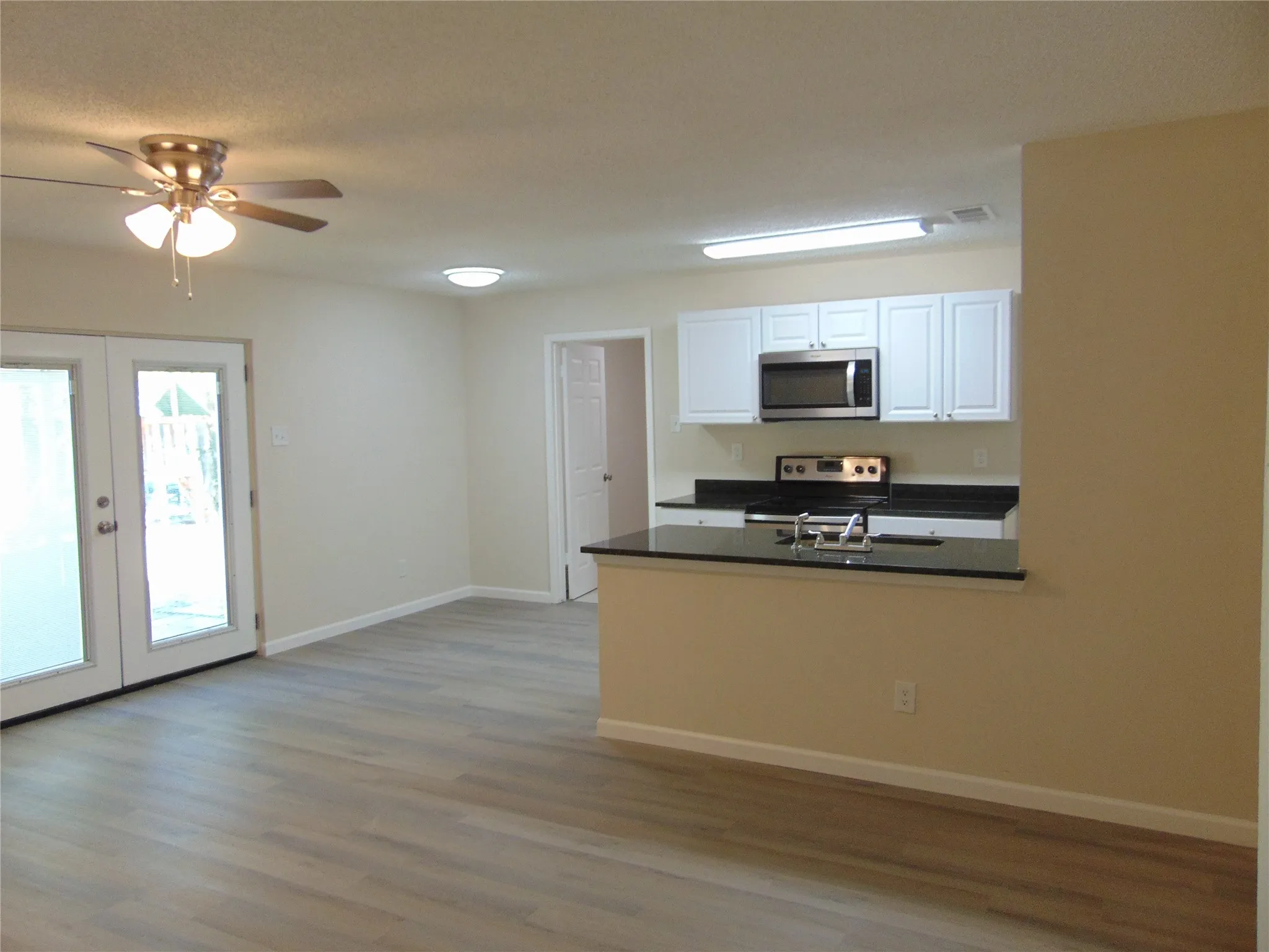 Single Family Residence For Sale in Dallas County , 1224 Mars Drive, Cedar Hill, Texas 75104, 4 Bedroom, 2 Bathroom, Garage spaces, 1,440 Sqft, built in 1975, mls#21371389, Real Estate Agent in Cedar Hill, Homes For Sale in Dallas county, Homes For Sale in Cedar Hill, Realtor in Cedar Hill Texas, Real Estate Brokerage Independent Realty Texas, Luminita Cordes Realtor
