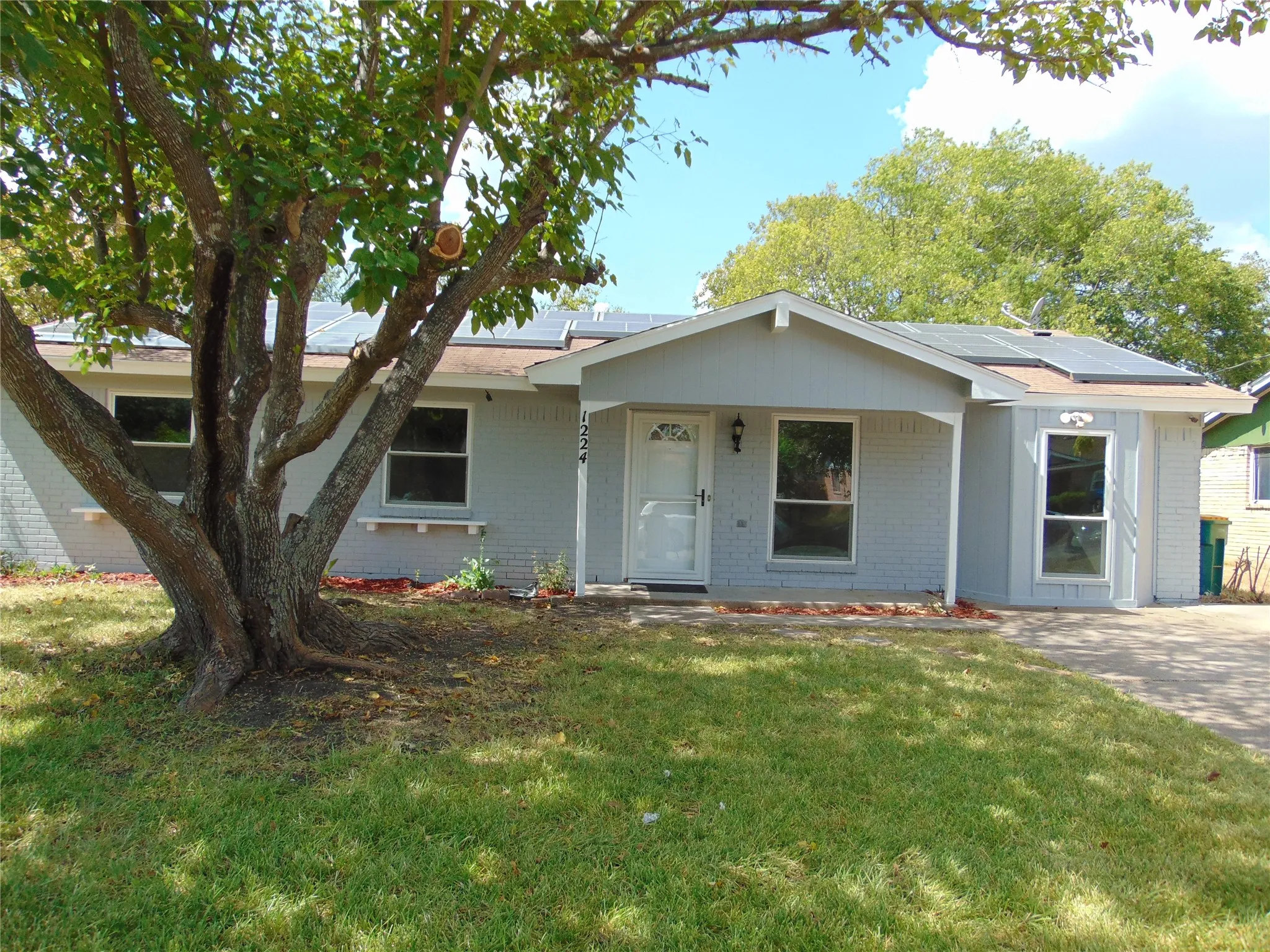 Single Family Residence For Sale in Dallas County , 1224 Mars Drive, Cedar Hill, Texas 75104, 4 Bedroom, 2 Bathroom, Garage spaces, 1,440 Sqft, built in 1975, mls#21371389, Real Estate Agent in Cedar Hill, Homes For Sale in Dallas county, Homes For Sale in Cedar Hill, Realtor in Cedar Hill Texas, Real Estate Brokerage Independent Realty Texas, Luminita Cordes Realtor