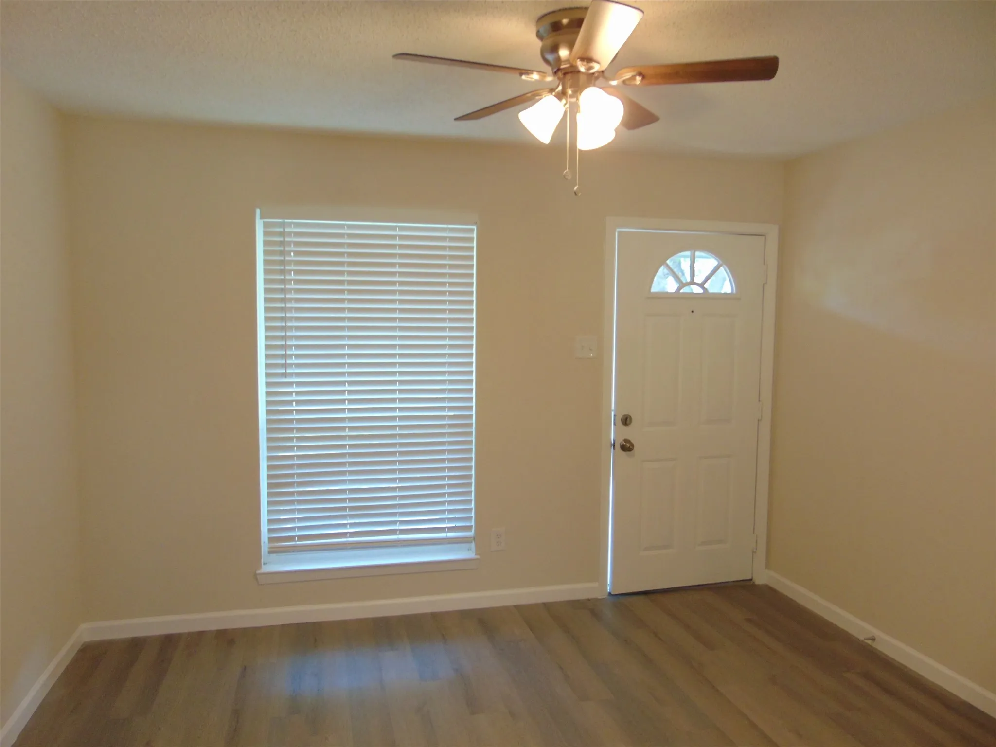 Single Family Residence For Sale in Dallas County , 1224 Mars Drive, Cedar Hill, Texas 75104, 4 Bedroom, 2 Bathroom, Garage spaces, 1,440 Sqft, built in 1975, mls#21371389, Real Estate Agent in Cedar Hill, Homes For Sale in Dallas county, Homes For Sale in Cedar Hill, Realtor in Cedar Hill Texas, Real Estate Brokerage Independent Realty Texas, Luminita Cordes Realtor