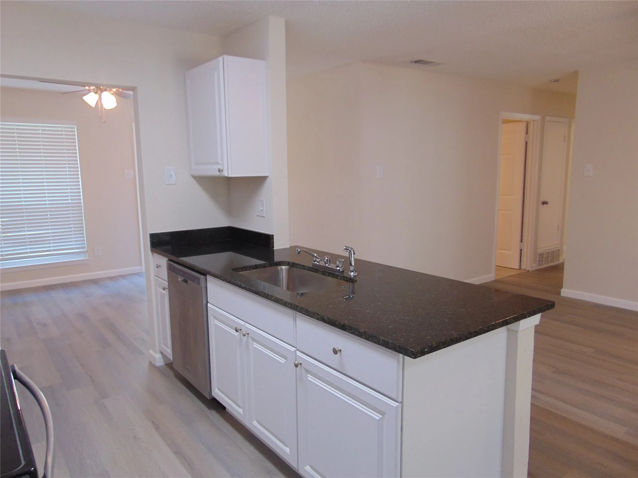 Single Family Residence For Sale in Dallas County , 1224 Mars Drive, Cedar Hill, Texas 75104, 4 Bedroom, 2 Bathroom, Garage spaces, 1,440 Sqft, built in 1975, mls#21371389, Real Estate Agent in Cedar Hill, Homes For Sale in Dallas county, Homes For Sale in Cedar Hill, Realtor in Cedar Hill Texas, Real Estate Brokerage Independent Realty Texas, Luminita Cordes Realtor