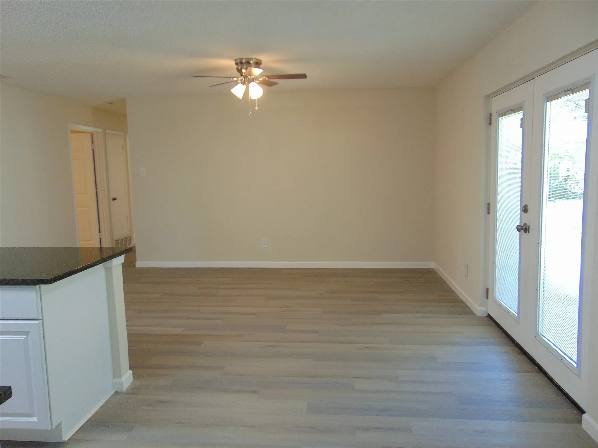Single Family Residence For Sale in Dallas County , 1224 Mars Drive, Cedar Hill, Texas 75104, 4 Bedroom, 2 Bathroom, Garage spaces, 1,440 Sqft, built in 1975, mls#21371389, Real Estate Agent in Cedar Hill, Homes For Sale in Dallas county, Homes For Sale in Cedar Hill, Realtor in Cedar Hill Texas, Real Estate Brokerage Independent Realty Texas, Luminita Cordes Realtor