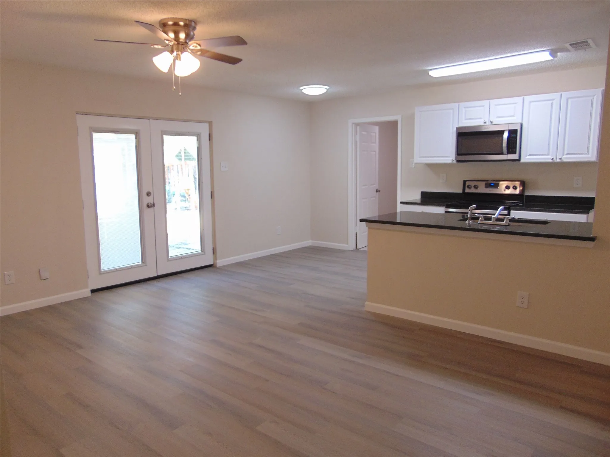 Single Family Residence For Sale in Dallas County , 1224 Mars Drive, Cedar Hill, Texas 75104, 4 Bedroom, 2 Bathroom, Garage spaces, 1,440 Sqft, built in 1975, mls#21371389, Real Estate Agent in Cedar Hill, Homes For Sale in Dallas county, Homes For Sale in Cedar Hill, Realtor in Cedar Hill Texas, Real Estate Brokerage Independent Realty Texas, Luminita Cordes Realtor