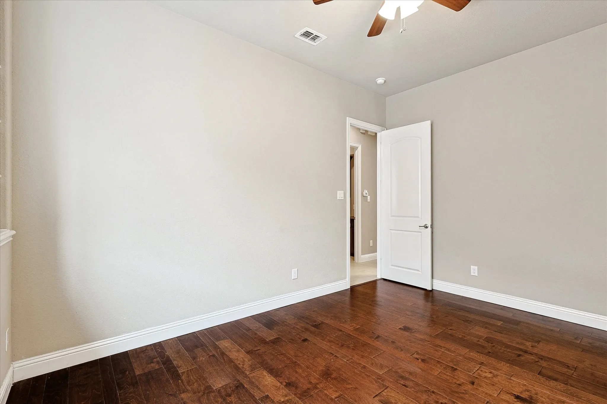 Single Family Residence For Rent in Tarrant County , 4332 Old Grove Way, Fort Worth, Texas 76244, 4 Bedroom, 3 Bathroom, 2 Garage spaces, 2,658 Sqft, built in 2015, mls#21390708, Real Estate Agent in Fort Worth, Homes For Rent in Tarrant county, Homes For Rent in Fort Worth, Realtor in Fort Worth Texas, Real Estate Brokerage Independent Realty Texas, Luminita Cordes Realtor