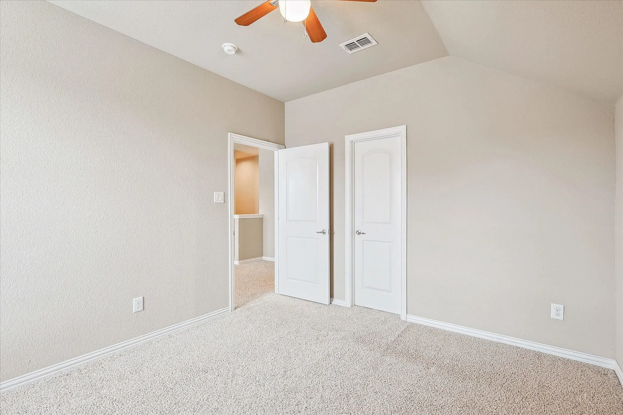 Single Family Residence For Rent in Tarrant County , 4332 Old Grove Way, Fort Worth, Texas 76244, 4 Bedroom, 3 Bathroom, 2 Garage spaces, 2,658 Sqft, built in 2015, mls#21390708, Real Estate Agent in Fort Worth, Homes For Rent in Tarrant county, Homes For Rent in Fort Worth, Realtor in Fort Worth Texas, Real Estate Brokerage Independent Realty Texas, Luminita Cordes Realtor