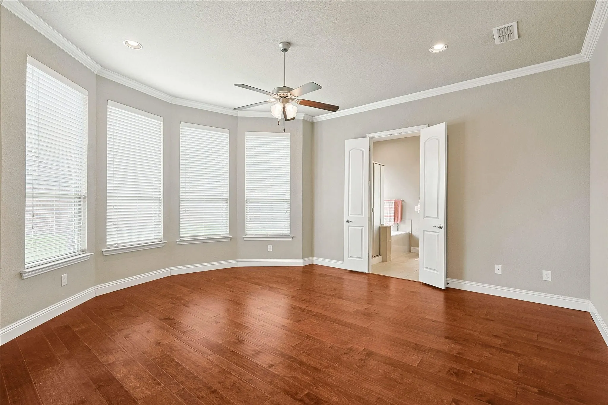 Single Family Residence For Rent in Tarrant County , 4332 Old Grove Way, Fort Worth, Texas 76244, 4 Bedroom, 3 Bathroom, 2 Garage spaces, 2,658 Sqft, built in 2015, mls#21390708, Real Estate Agent in Fort Worth, Homes For Rent in Tarrant county, Homes For Rent in Fort Worth, Realtor in Fort Worth Texas, Real Estate Brokerage Independent Realty Texas, Luminita Cordes Realtor