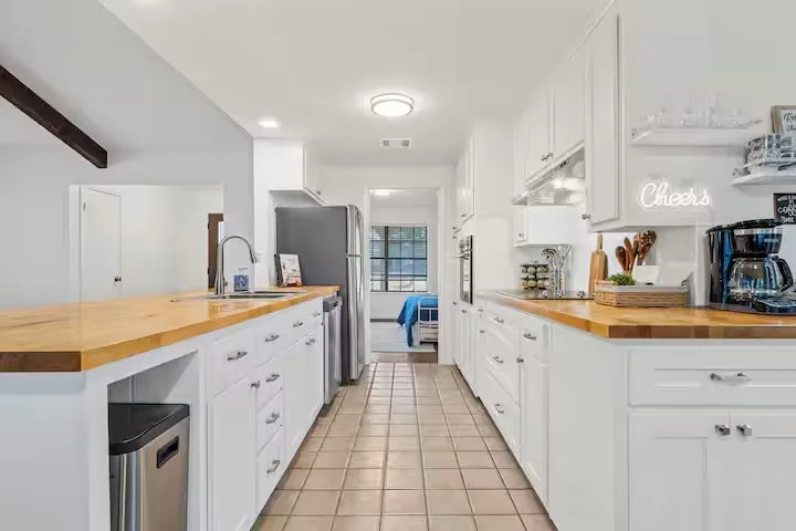 Single Family Residence For Sale in Mc Lennan County , 501 Aspen Incline Drive, Hewitt, Texas 76643, 4 Bedroom, 2 Bathroom, 2 Garage spaces, 1,944 Sqft, built in 1979, mls#21387994, Real Estate Agent in Hewitt, Homes For Sale in Mc Lennan county, Homes For Sale in Hewitt, Realtor in Hewitt Texas, Real Estate Brokerage Independent Realty Texas, Luminita Cordes Realtor