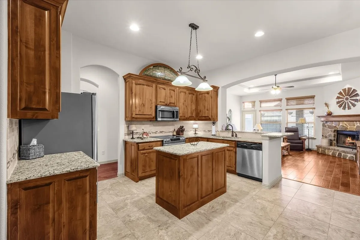 Single Family Residence For Sale in Parker County , 113 Cold Track Drive, Willow Park, Texas 76008, 4 Bedroom, 2 Bathroom, 2 Garage spaces, 2,106 Sqft, built in 2014, mls#21384328, Real Estate Agent in Willow Park, Homes For Sale in Parker county, Homes For Sale in Willow Park, Realtor in Willow Park Texas, Real Estate Brokerage Independent Realty Texas, Luminita Cordes Realtor