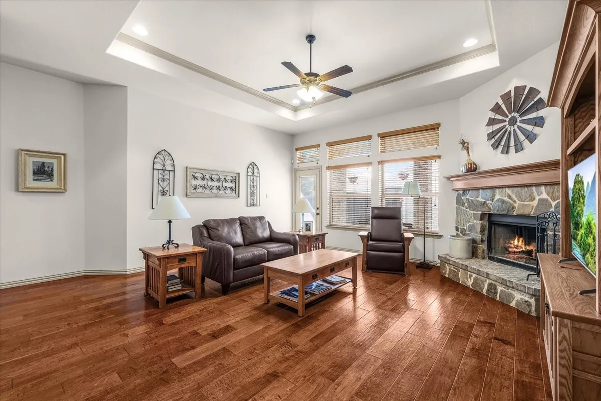Single Family Residence For Sale in Parker County , 113 Cold Track Drive, Willow Park, Texas 76008, 4 Bedroom, 2 Bathroom, 2 Garage spaces, 2,106 Sqft, built in 2014, mls#21384328, Real Estate Agent in Willow Park, Homes For Sale in Parker county, Homes For Sale in Willow Park, Realtor in Willow Park Texas, Real Estate Brokerage Independent Realty Texas, Luminita Cordes Realtor