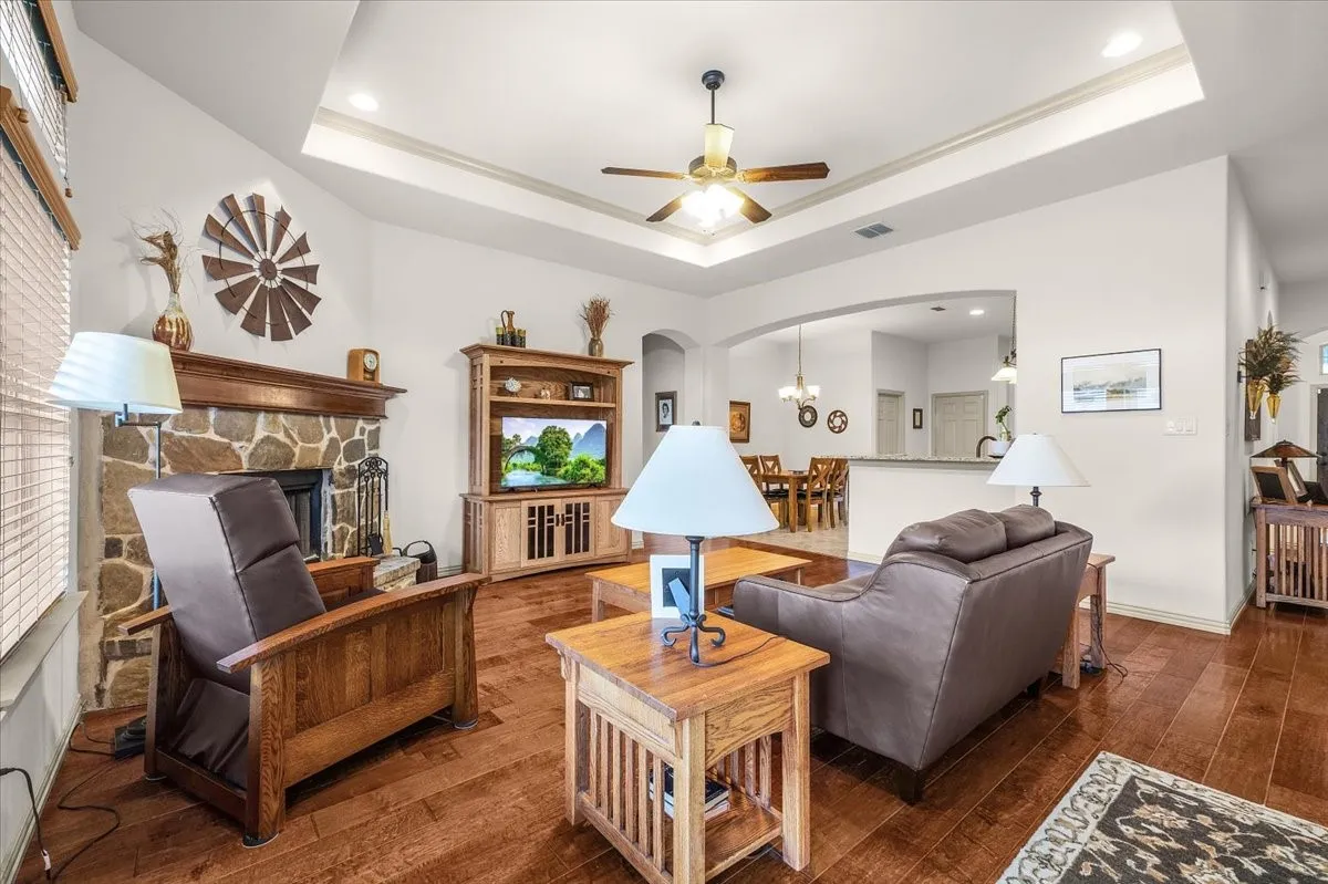 Single Family Residence For Sale in Parker County , 113 Cold Track Drive, Willow Park, Texas 76008, 4 Bedroom, 2 Bathroom, 2 Garage spaces, 2,106 Sqft, built in 2014, mls#21384328, Real Estate Agent in Willow Park, Homes For Sale in Parker county, Homes For Sale in Willow Park, Realtor in Willow Park Texas, Real Estate Brokerage Independent Realty Texas, Luminita Cordes Realtor