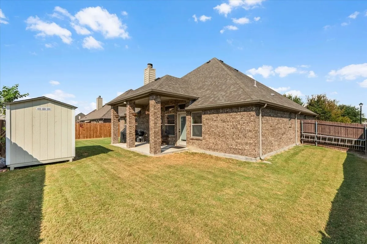 Single Family Residence For Sale in Parker County , 113 Cold Track Drive, Willow Park, Texas 76008, 4 Bedroom, 2 Bathroom, 2 Garage spaces, 2,106 Sqft, built in 2014, mls#21384328, Real Estate Agent in Willow Park, Homes For Sale in Parker county, Homes For Sale in Willow Park, Realtor in Willow Park Texas, Real Estate Brokerage Independent Realty Texas, Luminita Cordes Realtor