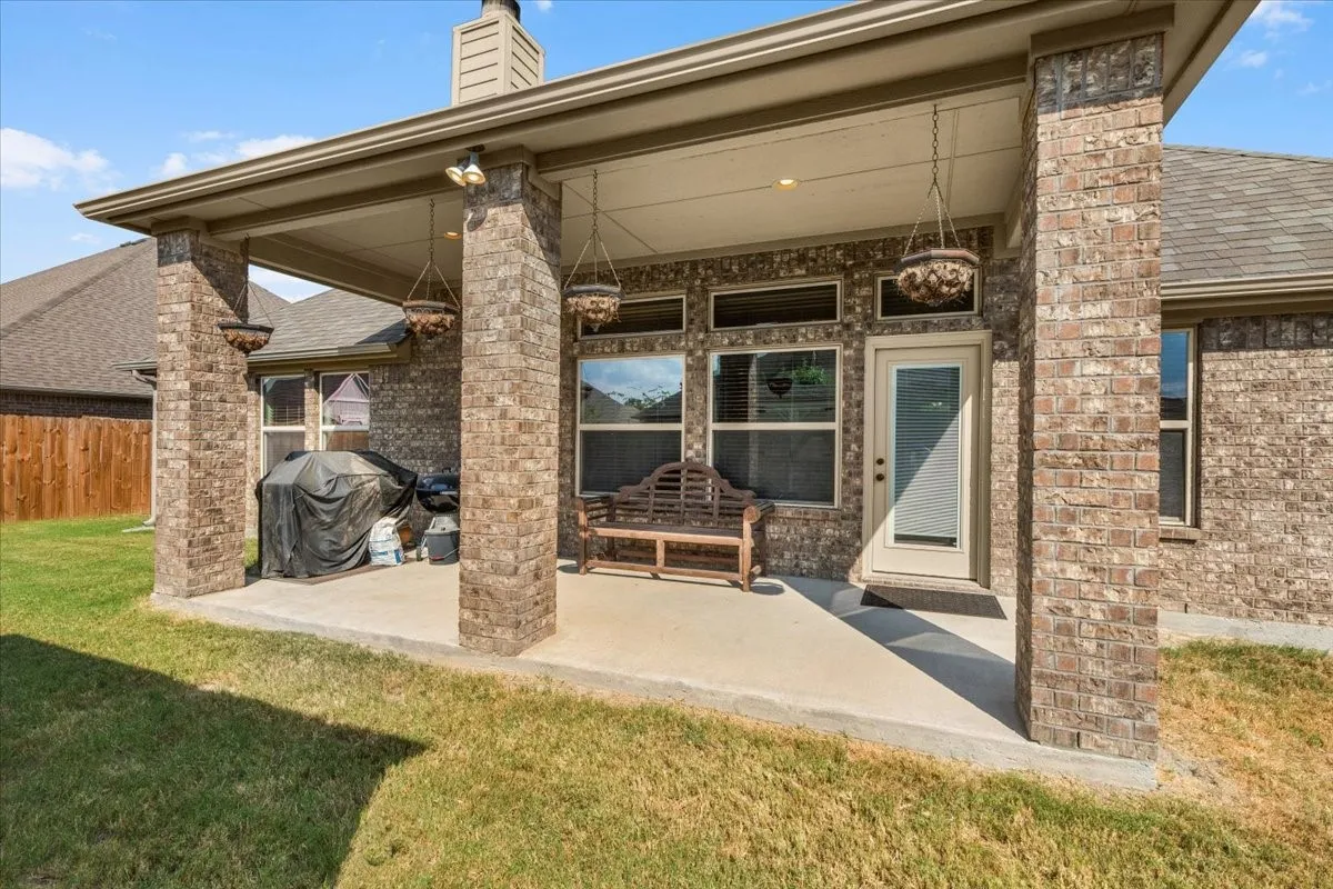 Single Family Residence For Sale in Parker County , 113 Cold Track Drive, Willow Park, Texas 76008, 4 Bedroom, 2 Bathroom, 2 Garage spaces, 2,106 Sqft, built in 2014, mls#21384328, Real Estate Agent in Willow Park, Homes For Sale in Parker county, Homes For Sale in Willow Park, Realtor in Willow Park Texas, Real Estate Brokerage Independent Realty Texas, Luminita Cordes Realtor