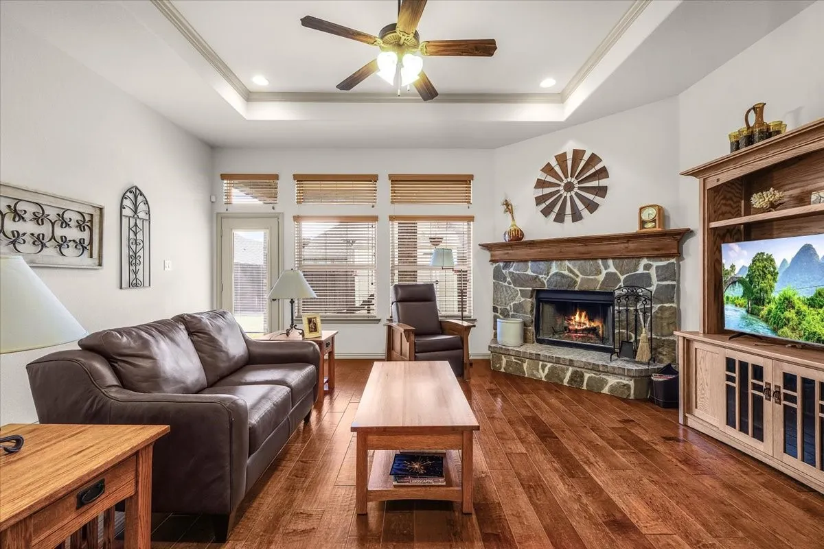 Single Family Residence For Sale in Parker County , 113 Cold Track Drive, Willow Park, Texas 76008, 4 Bedroom, 2 Bathroom, 2 Garage spaces, 2,106 Sqft, built in 2014, mls#21384328, Real Estate Agent in Willow Park, Homes For Sale in Parker county, Homes For Sale in Willow Park, Realtor in Willow Park Texas, Real Estate Brokerage Independent Realty Texas, Luminita Cordes Realtor