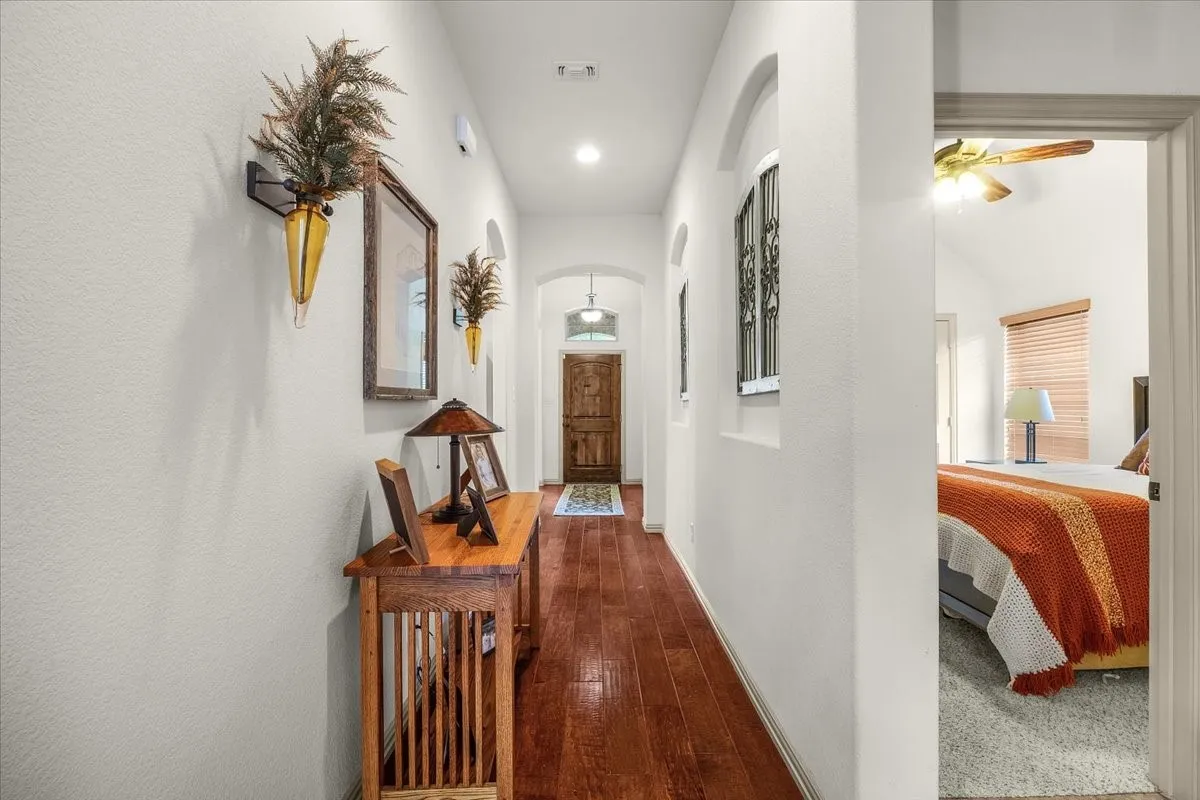 Single Family Residence For Sale in Parker County , 113 Cold Track Drive, Willow Park, Texas 76008, 4 Bedroom, 2 Bathroom, 2 Garage spaces, 2,106 Sqft, built in 2014, mls#21384328, Real Estate Agent in Willow Park, Homes For Sale in Parker county, Homes For Sale in Willow Park, Realtor in Willow Park Texas, Real Estate Brokerage Independent Realty Texas, Luminita Cordes Realtor