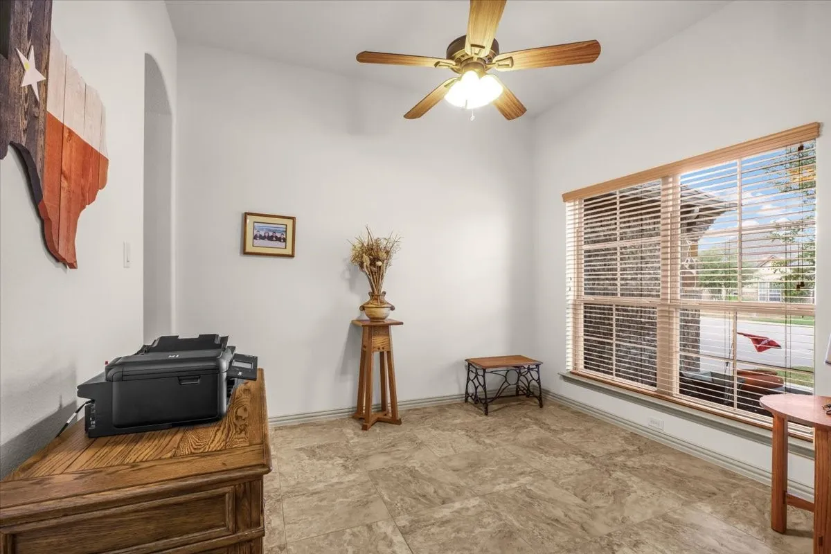 Single Family Residence For Sale in Parker County , 113 Cold Track Drive, Willow Park, Texas 76008, 4 Bedroom, 2 Bathroom, 2 Garage spaces, 2,106 Sqft, built in 2014, mls#21384328, Real Estate Agent in Willow Park, Homes For Sale in Parker county, Homes For Sale in Willow Park, Realtor in Willow Park Texas, Real Estate Brokerage Independent Realty Texas, Luminita Cordes Realtor