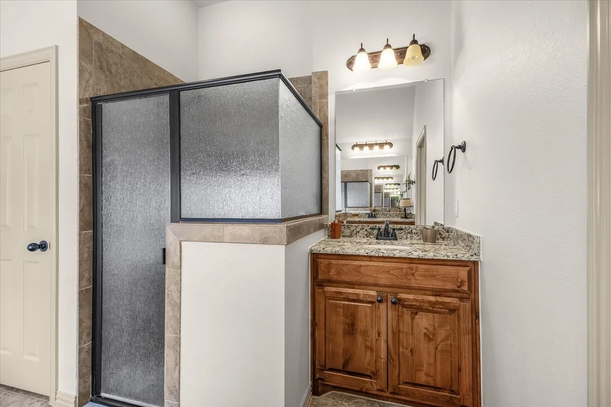 Single Family Residence For Sale in Parker County , 113 Cold Track Drive, Willow Park, Texas 76008, 4 Bedroom, 2 Bathroom, 2 Garage spaces, 2,106 Sqft, built in 2014, mls#21384328, Real Estate Agent in Willow Park, Homes For Sale in Parker county, Homes For Sale in Willow Park, Realtor in Willow Park Texas, Real Estate Brokerage Independent Realty Texas, Luminita Cordes Realtor