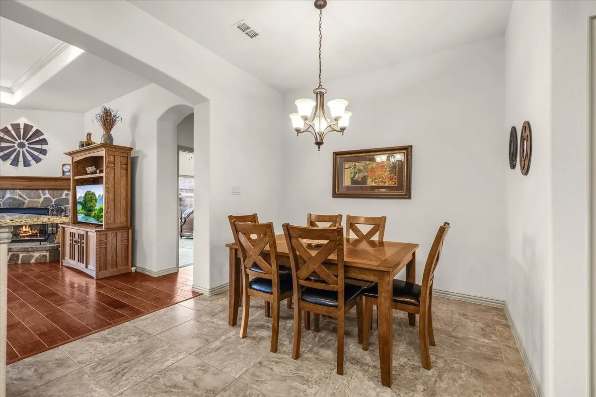 Single Family Residence For Sale in Parker County , 113 Cold Track Drive, Willow Park, Texas 76008, 4 Bedroom, 2 Bathroom, 2 Garage spaces, 2,106 Sqft, built in 2014, mls#21384328, Real Estate Agent in Willow Park, Homes For Sale in Parker county, Homes For Sale in Willow Park, Realtor in Willow Park Texas, Real Estate Brokerage Independent Realty Texas, Luminita Cordes Realtor