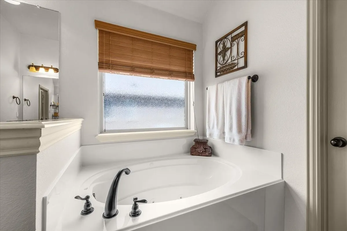 Single Family Residence For Sale in Parker County , 113 Cold Track Drive, Willow Park, Texas 76008, 4 Bedroom, 2 Bathroom, 2 Garage spaces, 2,106 Sqft, built in 2014, mls#21384328, Real Estate Agent in Willow Park, Homes For Sale in Parker county, Homes For Sale in Willow Park, Realtor in Willow Park Texas, Real Estate Brokerage Independent Realty Texas, Luminita Cordes Realtor