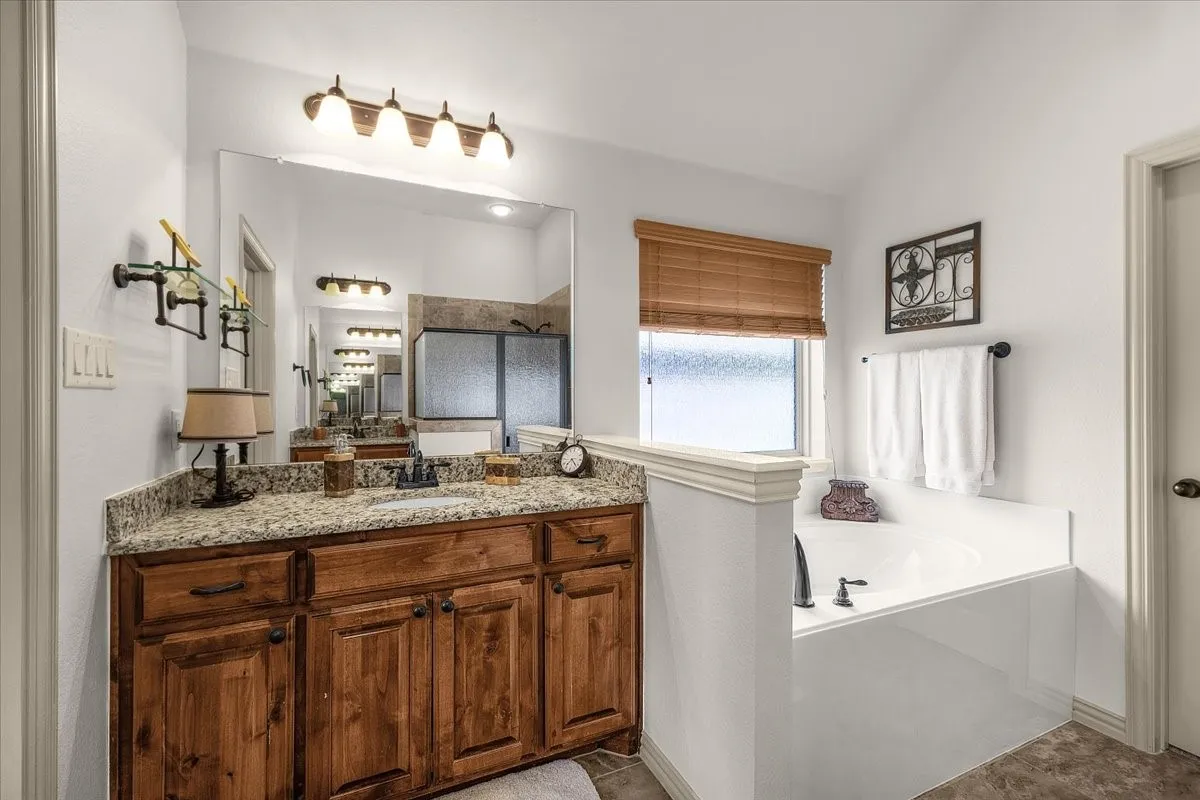 Single Family Residence For Sale in Parker County , 113 Cold Track Drive, Willow Park, Texas 76008, 4 Bedroom, 2 Bathroom, 2 Garage spaces, 2,106 Sqft, built in 2014, mls#21384328, Real Estate Agent in Willow Park, Homes For Sale in Parker county, Homes For Sale in Willow Park, Realtor in Willow Park Texas, Real Estate Brokerage Independent Realty Texas, Luminita Cordes Realtor