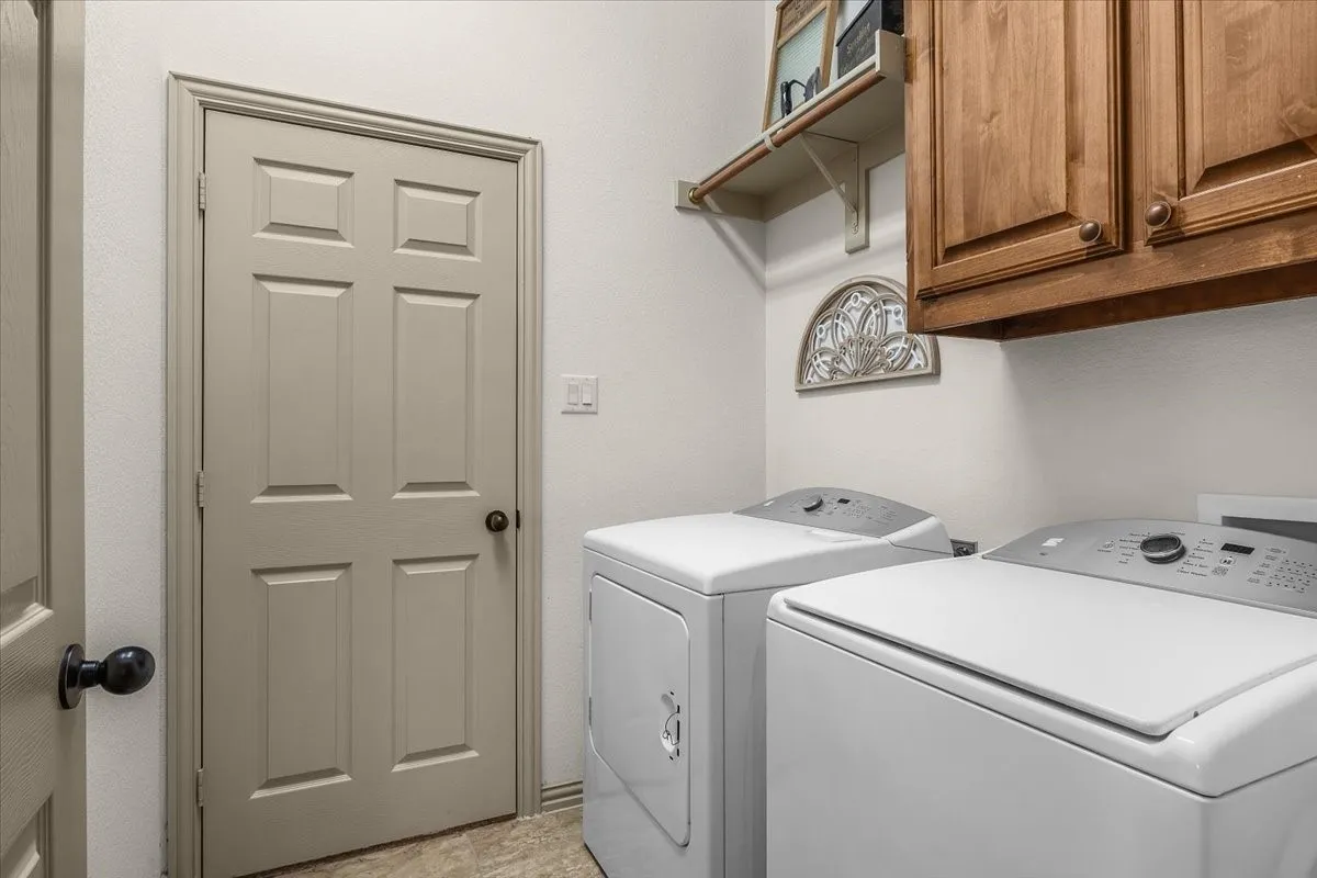 Single Family Residence For Sale in Parker County , 113 Cold Track Drive, Willow Park, Texas 76008, 4 Bedroom, 2 Bathroom, 2 Garage spaces, 2,106 Sqft, built in 2014, mls#21384328, Real Estate Agent in Willow Park, Homes For Sale in Parker county, Homes For Sale in Willow Park, Realtor in Willow Park Texas, Real Estate Brokerage Independent Realty Texas, Luminita Cordes Realtor