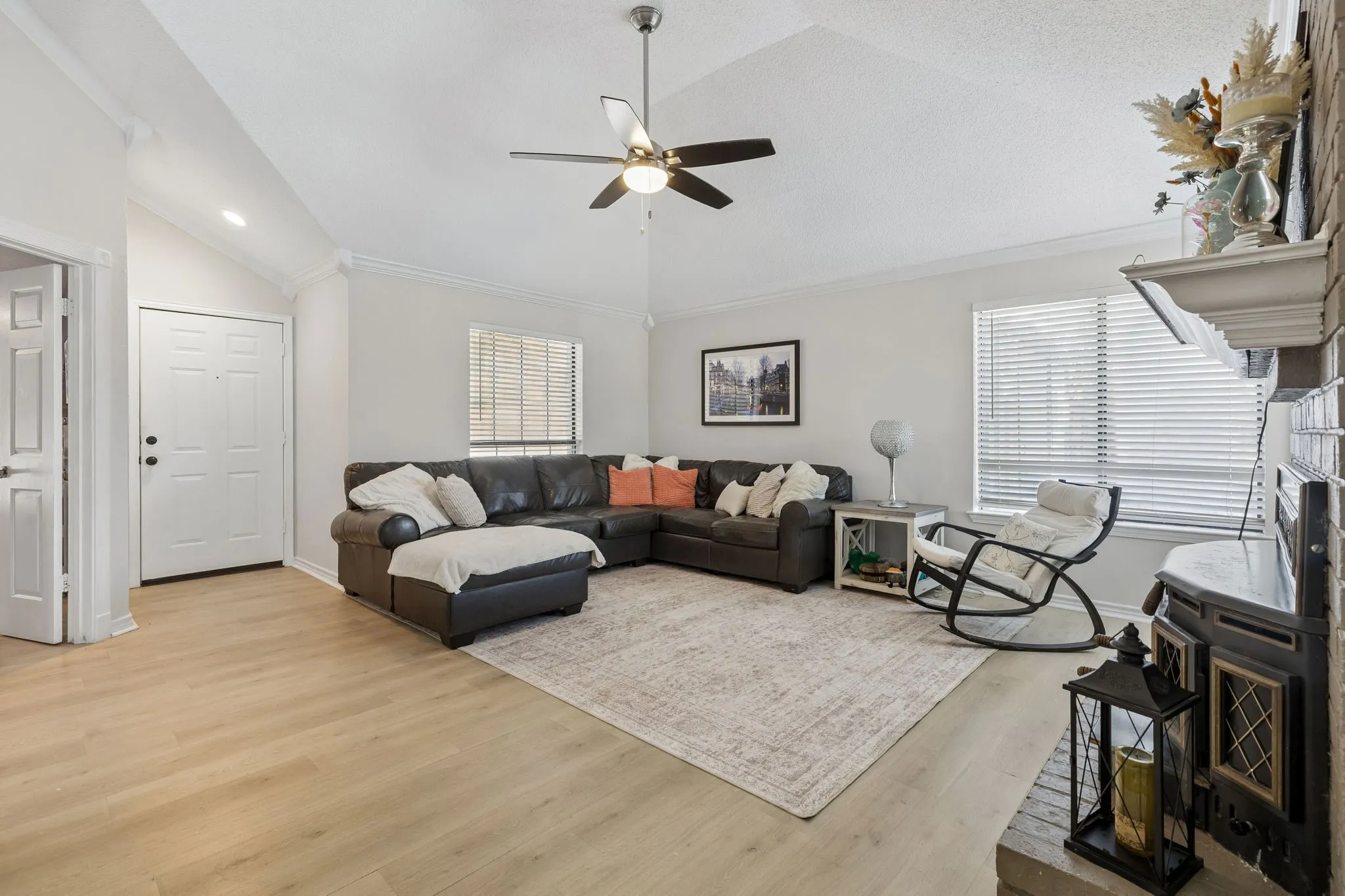 Single Family Residence For Sale in Dallas County , 7808 Cornell Drive, Rowlett, Texas 75088, 4 Bedroom, 3 Bathroom, Garage spaces, 1,735 Sqft, built in 1986, mls#21390685, Real Estate Agent in Rowlett, Homes For Sale in Dallas county, Homes For Sale in Rowlett, Realtor in Rowlett Texas, Real Estate Brokerage Independent Realty Texas, Luminita Cordes Realtor