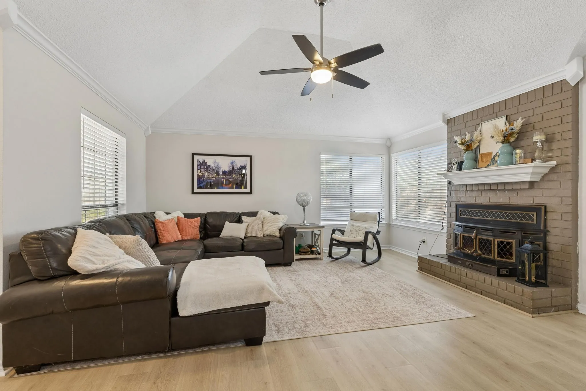 Single Family Residence For Sale in Dallas County , 7808 Cornell Drive, Rowlett, Texas 75088, 4 Bedroom, 3 Bathroom, Garage spaces, 1,735 Sqft, built in 1986, mls#21390685, Real Estate Agent in Rowlett, Homes For Sale in Dallas county, Homes For Sale in Rowlett, Realtor in Rowlett Texas, Real Estate Brokerage Independent Realty Texas, Luminita Cordes Realtor