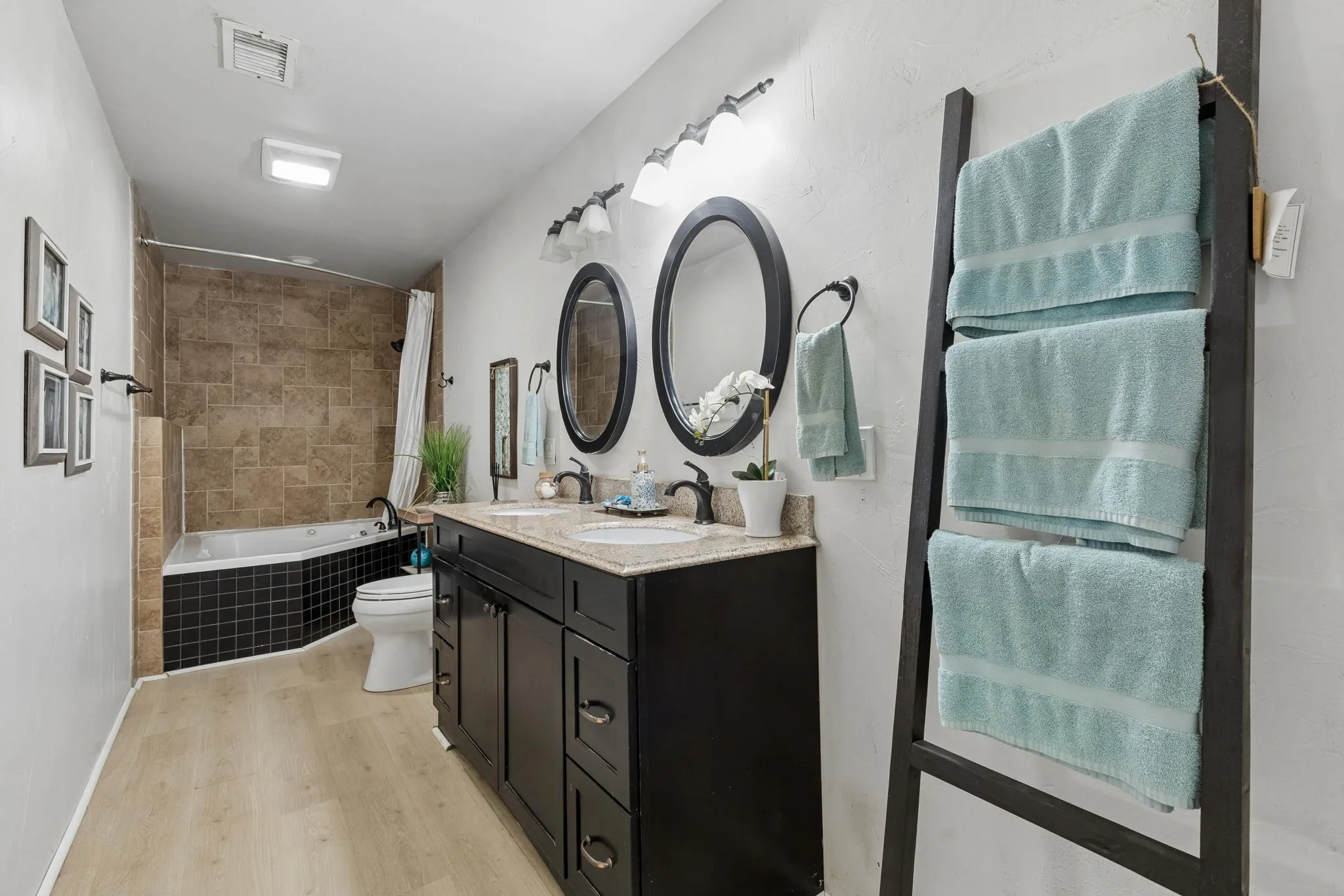 Single Family Residence For Sale in Dallas County , 7808 Cornell Drive, Rowlett, Texas 75088, 4 Bedroom, 3 Bathroom, Garage spaces, 1,735 Sqft, built in 1986, mls#21390685, Real Estate Agent in Rowlett, Homes For Sale in Dallas county, Homes For Sale in Rowlett, Realtor in Rowlett Texas, Real Estate Brokerage Independent Realty Texas, Luminita Cordes Realtor