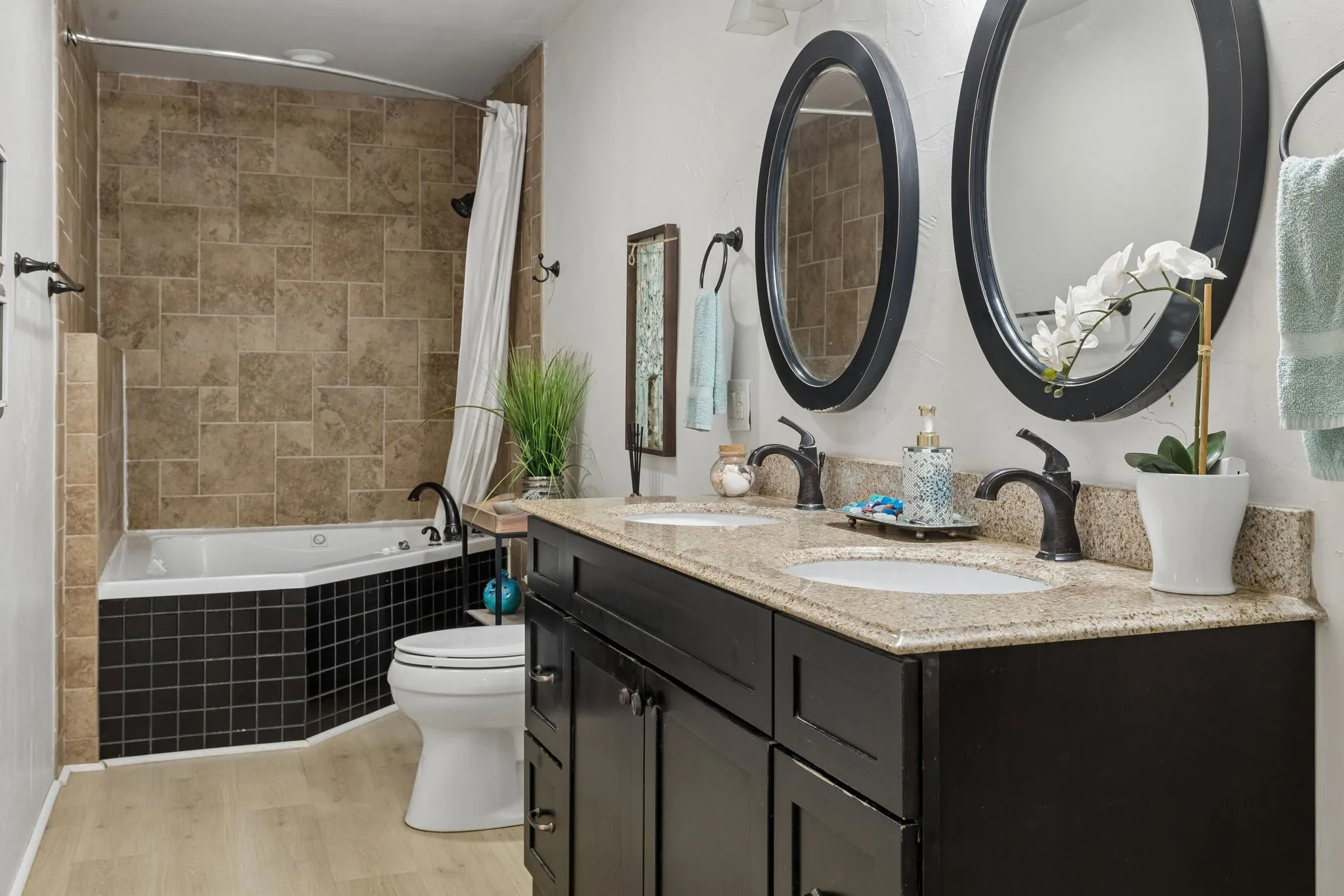 Single Family Residence For Sale in Dallas County , 7808 Cornell Drive, Rowlett, Texas 75088, 4 Bedroom, 3 Bathroom, Garage spaces, 1,735 Sqft, built in 1986, mls#21390685, Real Estate Agent in Rowlett, Homes For Sale in Dallas county, Homes For Sale in Rowlett, Realtor in Rowlett Texas, Real Estate Brokerage Independent Realty Texas, Luminita Cordes Realtor