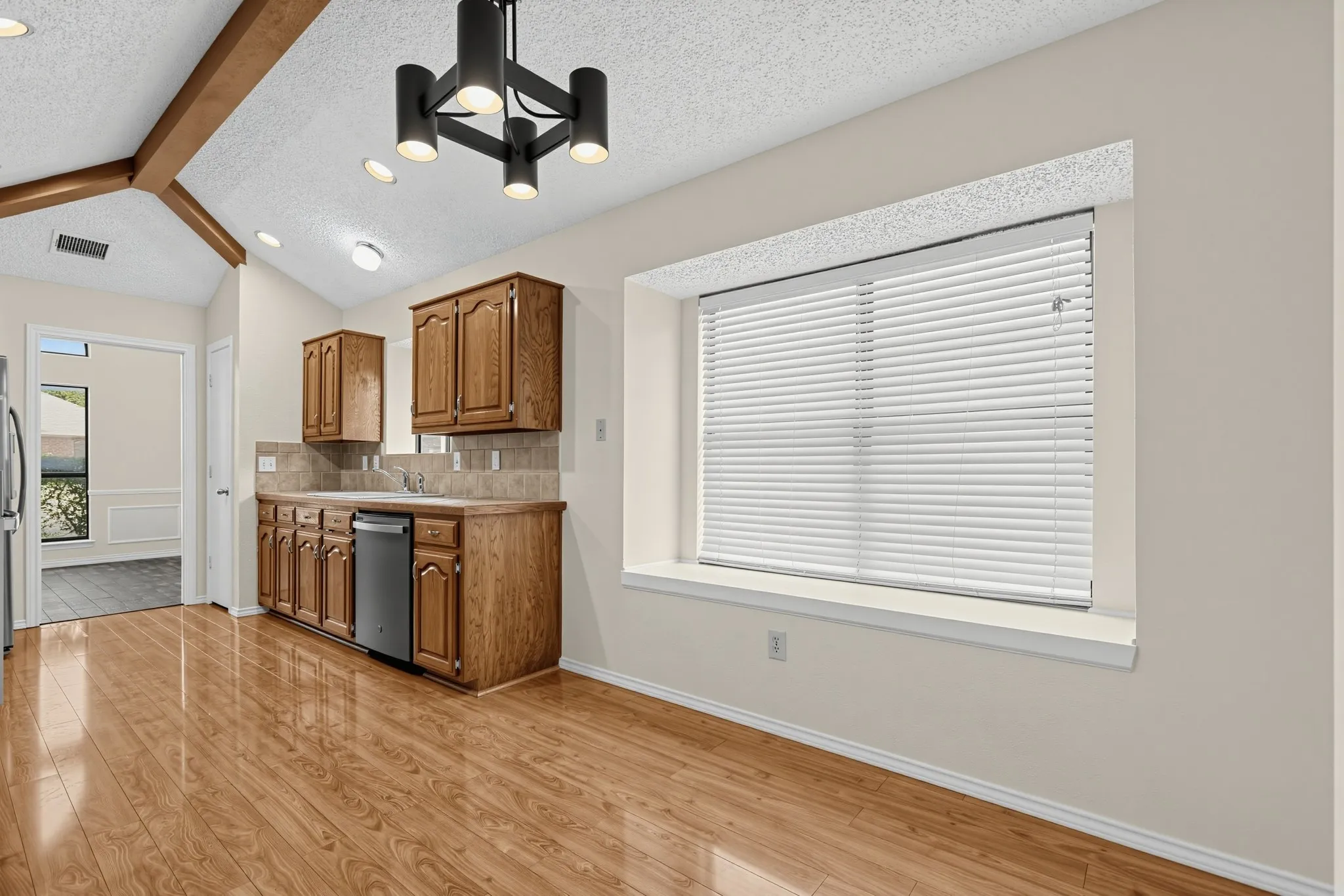 Single Family Residence For Sale in Dallas County , 2120 Springwood, Carrollton, Texas 75006, 4 Bedroom, 2 Bathroom, 2 Garage spaces, 1,985 Sqft, built in 1983, mls#21390725, Real Estate Agent in Carrollton, Homes For Sale in Dallas county, Homes For Sale in Carrollton, Realtor in Carrollton Texas, Real Estate Brokerage Independent Realty Texas, Luminita Cordes Realtor