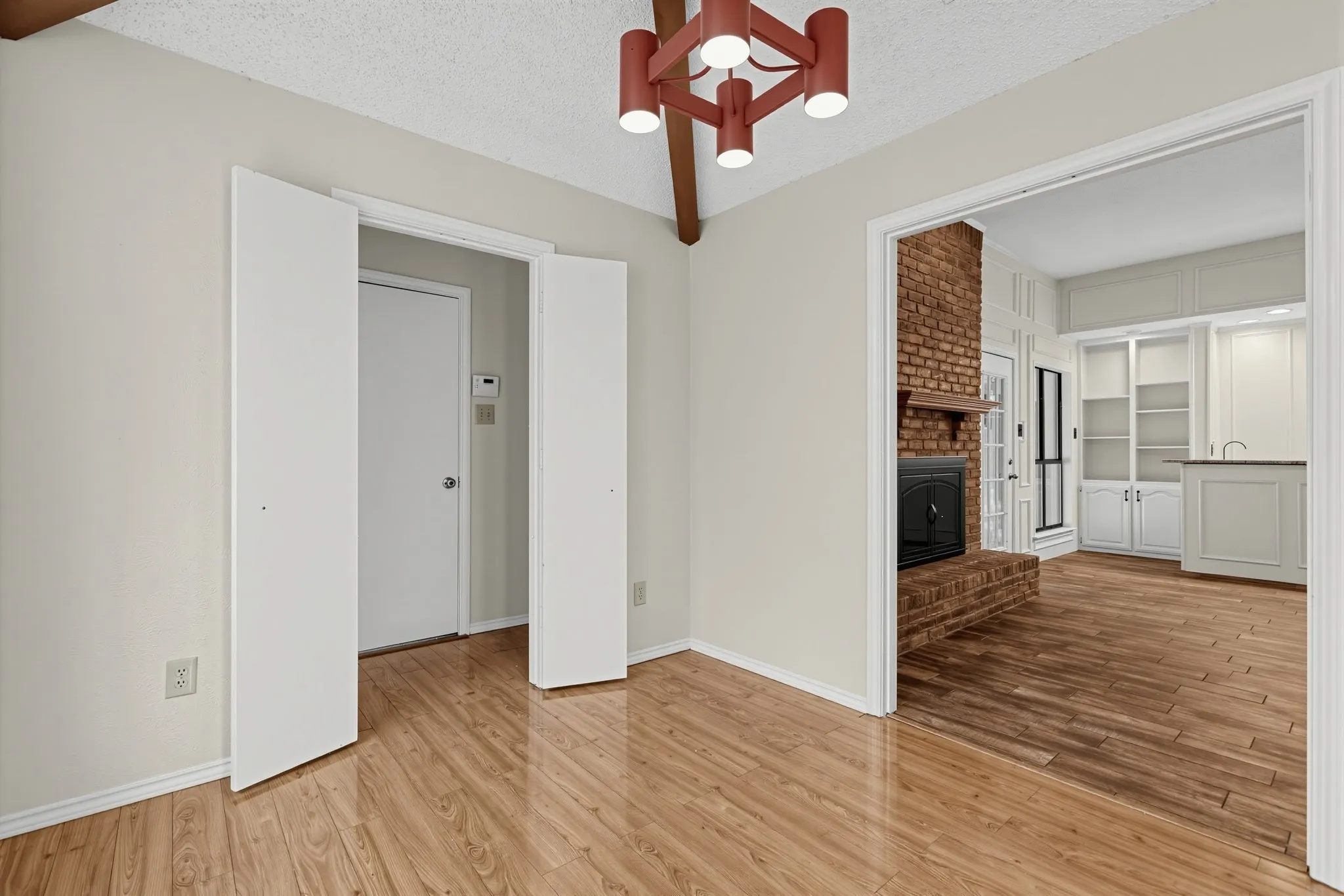 Single Family Residence For Sale in Dallas County , 2120 Springwood, Carrollton, Texas 75006, 4 Bedroom, 2 Bathroom, 2 Garage spaces, 1,985 Sqft, built in 1983, mls#21390725, Real Estate Agent in Carrollton, Homes For Sale in Dallas county, Homes For Sale in Carrollton, Realtor in Carrollton Texas, Real Estate Brokerage Independent Realty Texas, Luminita Cordes Realtor