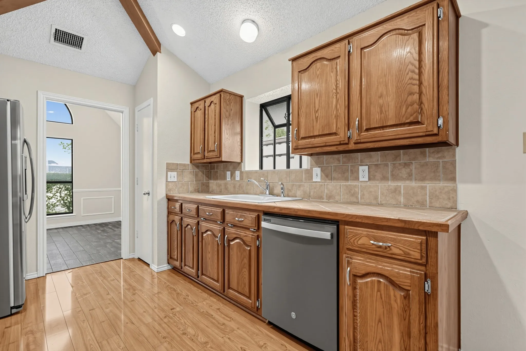 Single Family Residence For Sale in Dallas County , 2120 Springwood, Carrollton, Texas 75006, 4 Bedroom, 2 Bathroom, 2 Garage spaces, 1,985 Sqft, built in 1983, mls#21390725, Real Estate Agent in Carrollton, Homes For Sale in Dallas county, Homes For Sale in Carrollton, Realtor in Carrollton Texas, Real Estate Brokerage Independent Realty Texas, Luminita Cordes Realtor