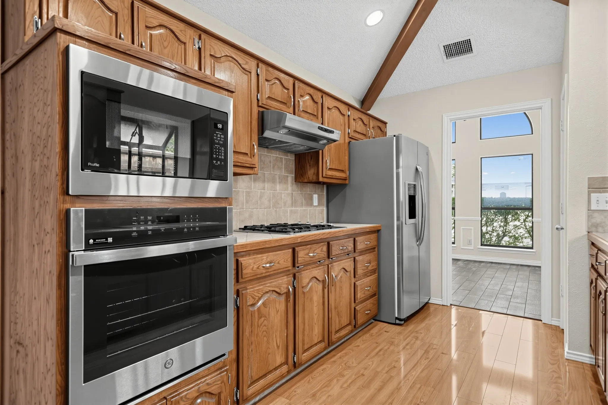 Single Family Residence For Sale in Dallas County , 2120 Springwood, Carrollton, Texas 75006, 4 Bedroom, 2 Bathroom, 2 Garage spaces, 1,985 Sqft, built in 1983, mls#21390725, Real Estate Agent in Carrollton, Homes For Sale in Dallas county, Homes For Sale in Carrollton, Realtor in Carrollton Texas, Real Estate Brokerage Independent Realty Texas, Luminita Cordes Realtor