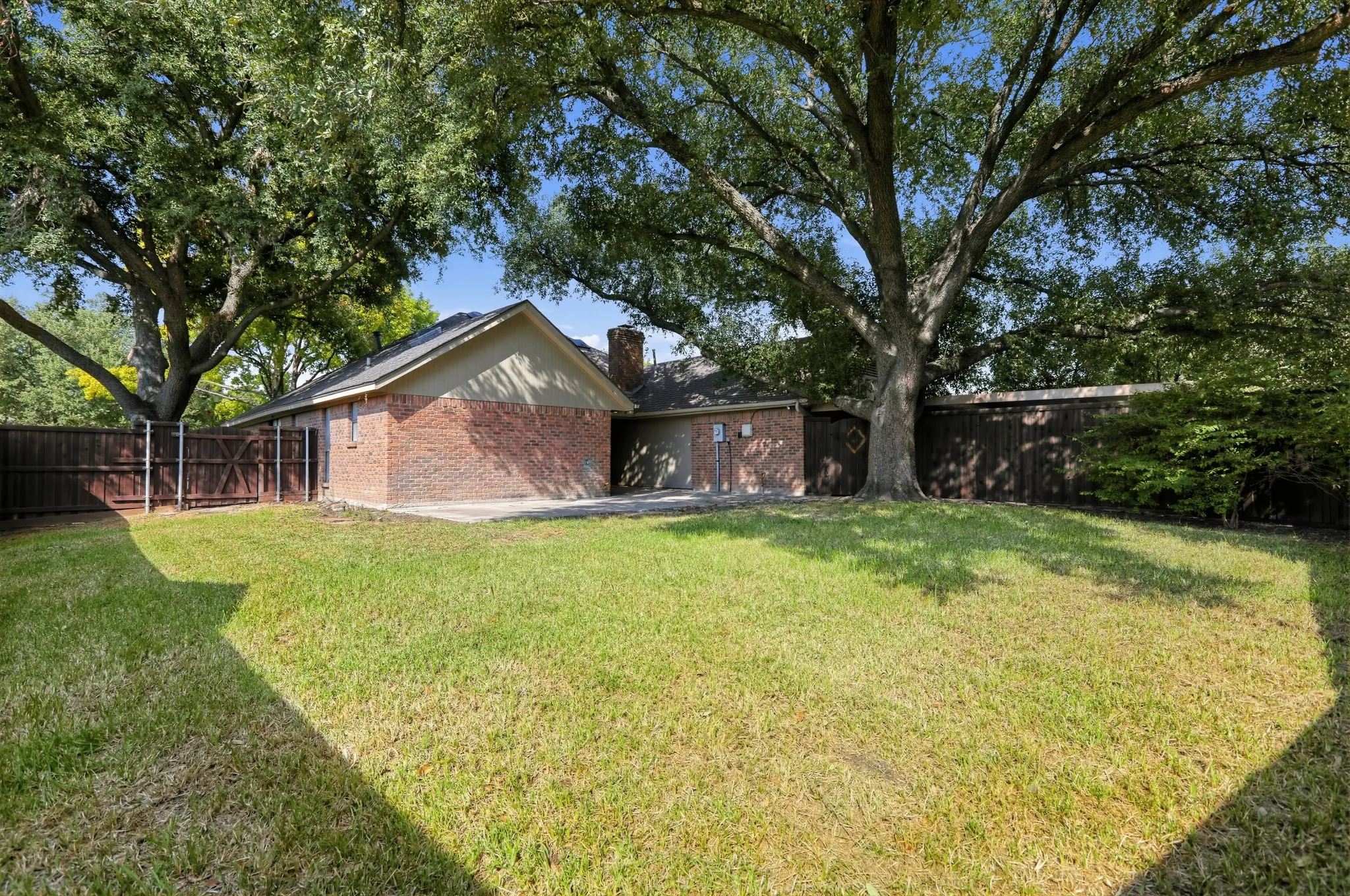 Single Family Residence For Sale in Dallas County , 2120 Springwood, Carrollton, Texas 75006, 4 Bedroom, 2 Bathroom, 2 Garage spaces, 1,985 Sqft, built in 1983, mls#21390725, Real Estate Agent in Carrollton, Homes For Sale in Dallas county, Homes For Sale in Carrollton, Realtor in Carrollton Texas, Real Estate Brokerage Independent Realty Texas, Luminita Cordes Realtor