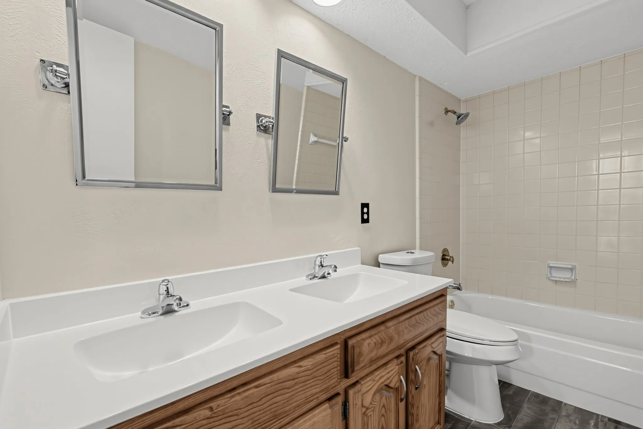 Single Family Residence For Sale in Dallas County , 2120 Springwood, Carrollton, Texas 75006, 4 Bedroom, 2 Bathroom, 2 Garage spaces, 1,985 Sqft, built in 1983, mls#21390725, Real Estate Agent in Carrollton, Homes For Sale in Dallas county, Homes For Sale in Carrollton, Realtor in Carrollton Texas, Real Estate Brokerage Independent Realty Texas, Luminita Cordes Realtor