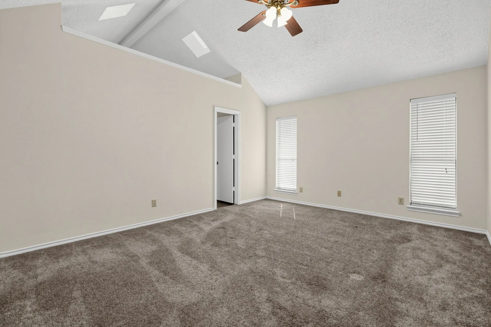 Single Family Residence For Sale in Dallas County , 2120 Springwood, Carrollton, Texas 75006, 4 Bedroom, 2 Bathroom, 2 Garage spaces, 1,985 Sqft, built in 1983, mls#21390725, Real Estate Agent in Carrollton, Homes For Sale in Dallas county, Homes For Sale in Carrollton, Realtor in Carrollton Texas, Real Estate Brokerage Independent Realty Texas, Luminita Cordes Realtor