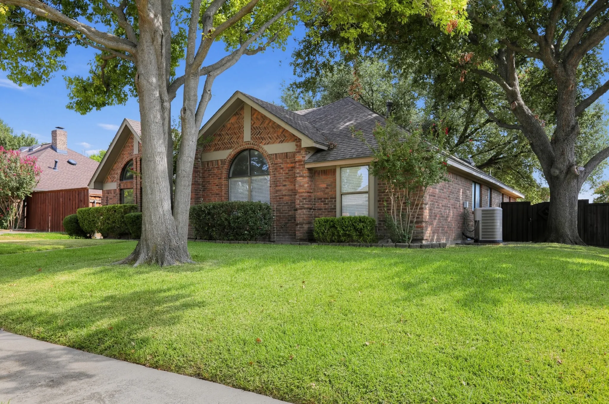 Single Family Residence For Sale in Dallas County , 2120 Springwood, Carrollton, Texas 75006, 4 Bedroom, 2 Bathroom, 2 Garage spaces, 1,985 Sqft, built in 1983, mls#21390725, Real Estate Agent in Carrollton, Homes For Sale in Dallas county, Homes For Sale in Carrollton, Realtor in Carrollton Texas, Real Estate Brokerage Independent Realty Texas, Luminita Cordes Realtor